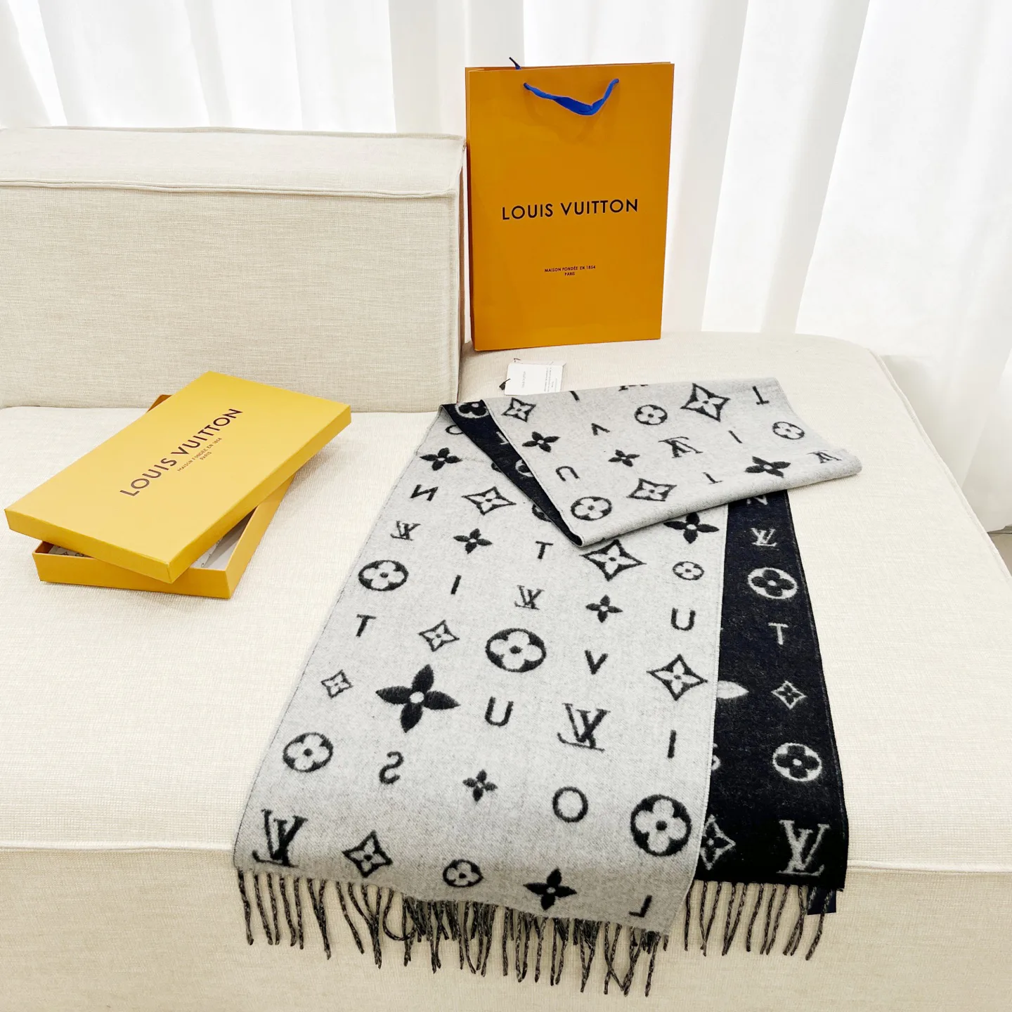 Scarves LOUIS VUITTON 18261912