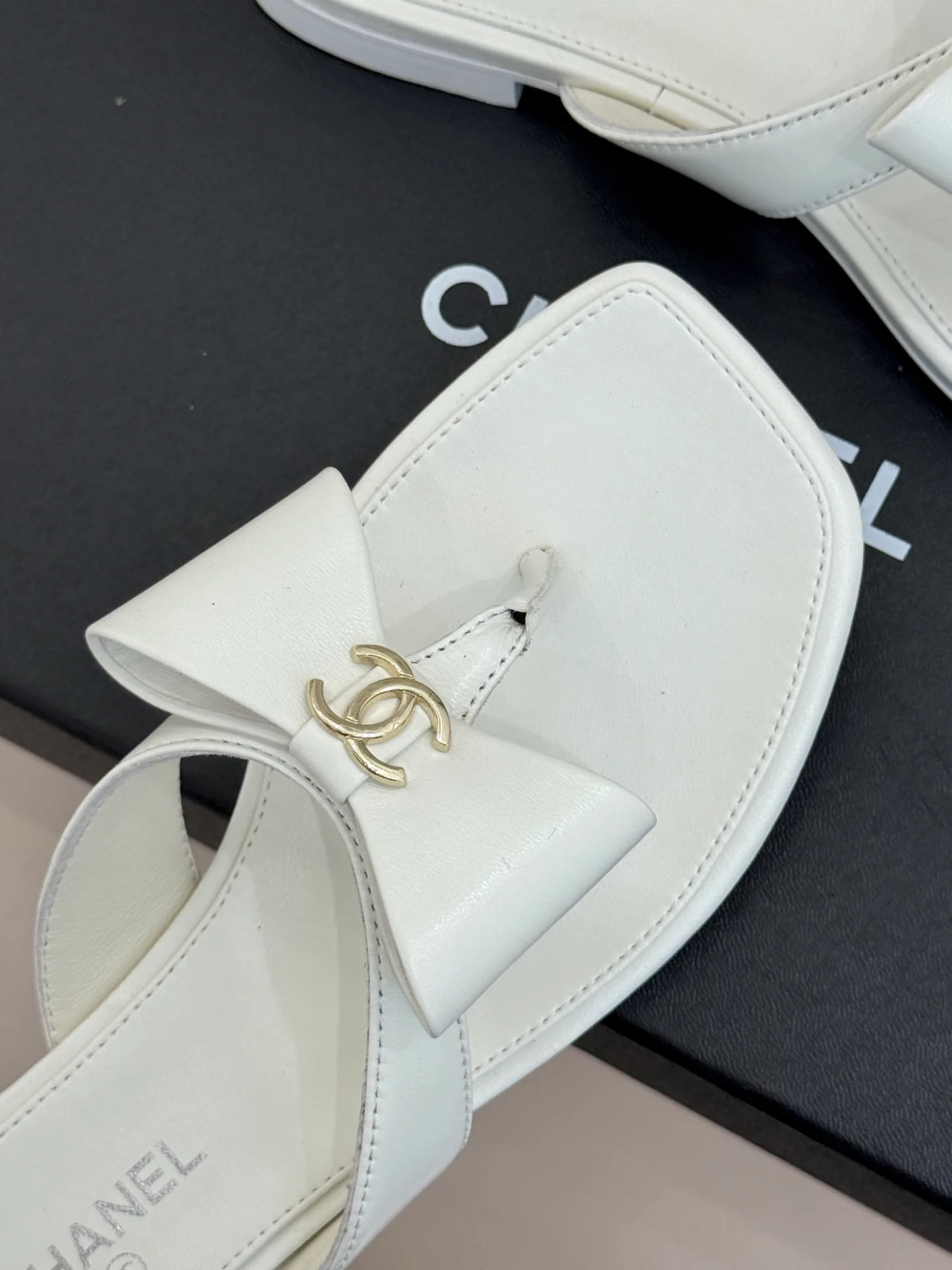 Women's Flip-Flops CHANEL 16965746