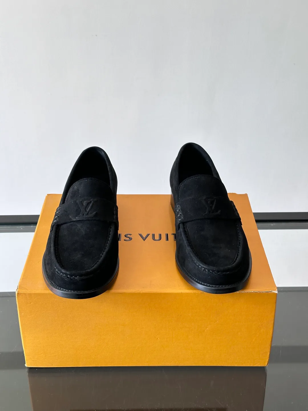Men's Loafers And Dress Shoes LOUIS VUITTON 18101963