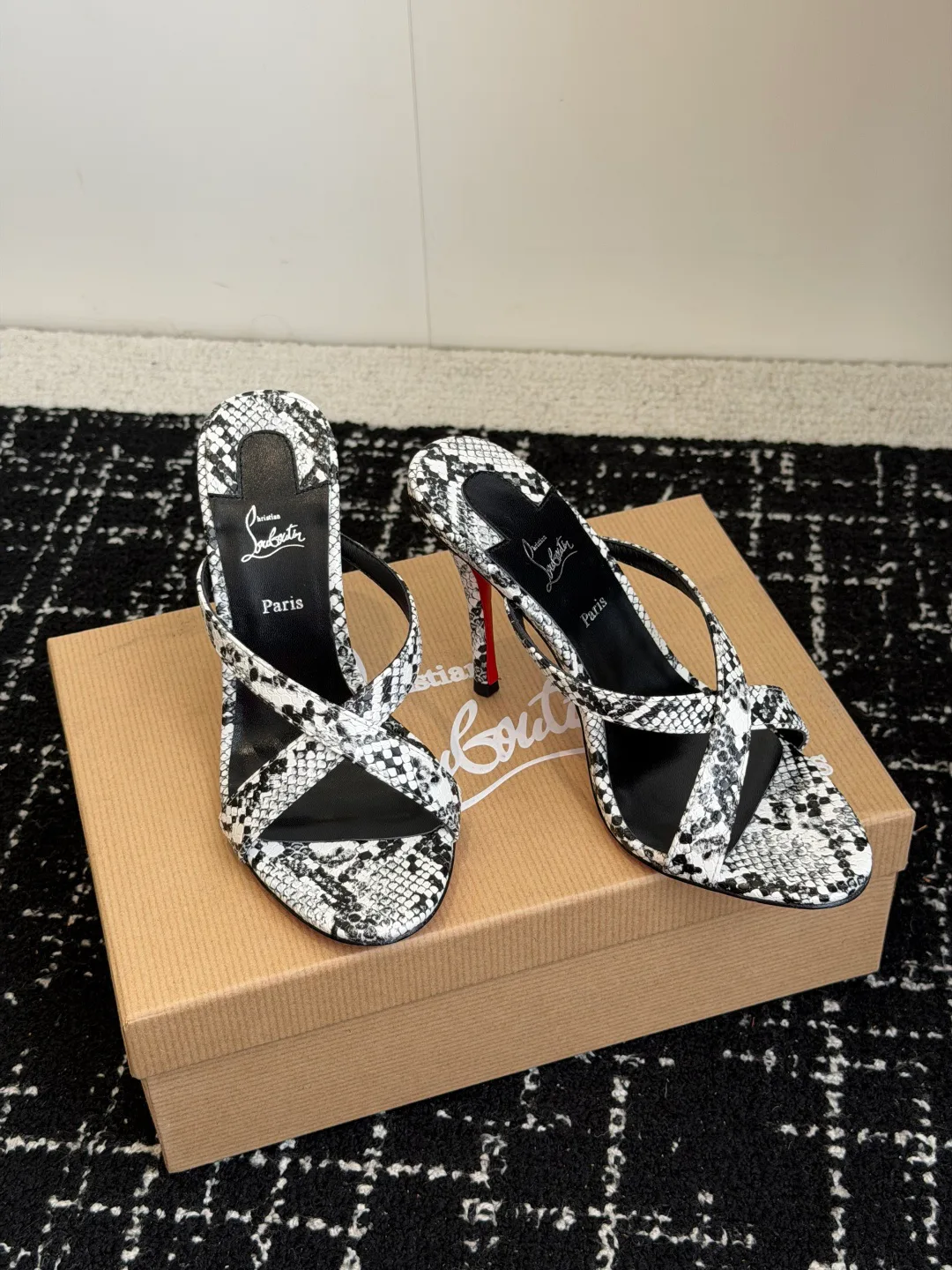 Women's Heels CHRISTIAN LOUBOUTIN 17936550