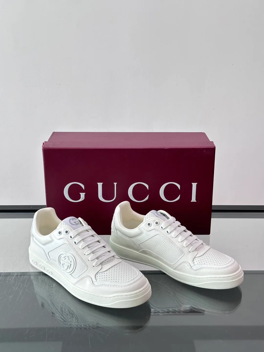 Women's Sneakers GUCCI 18102704