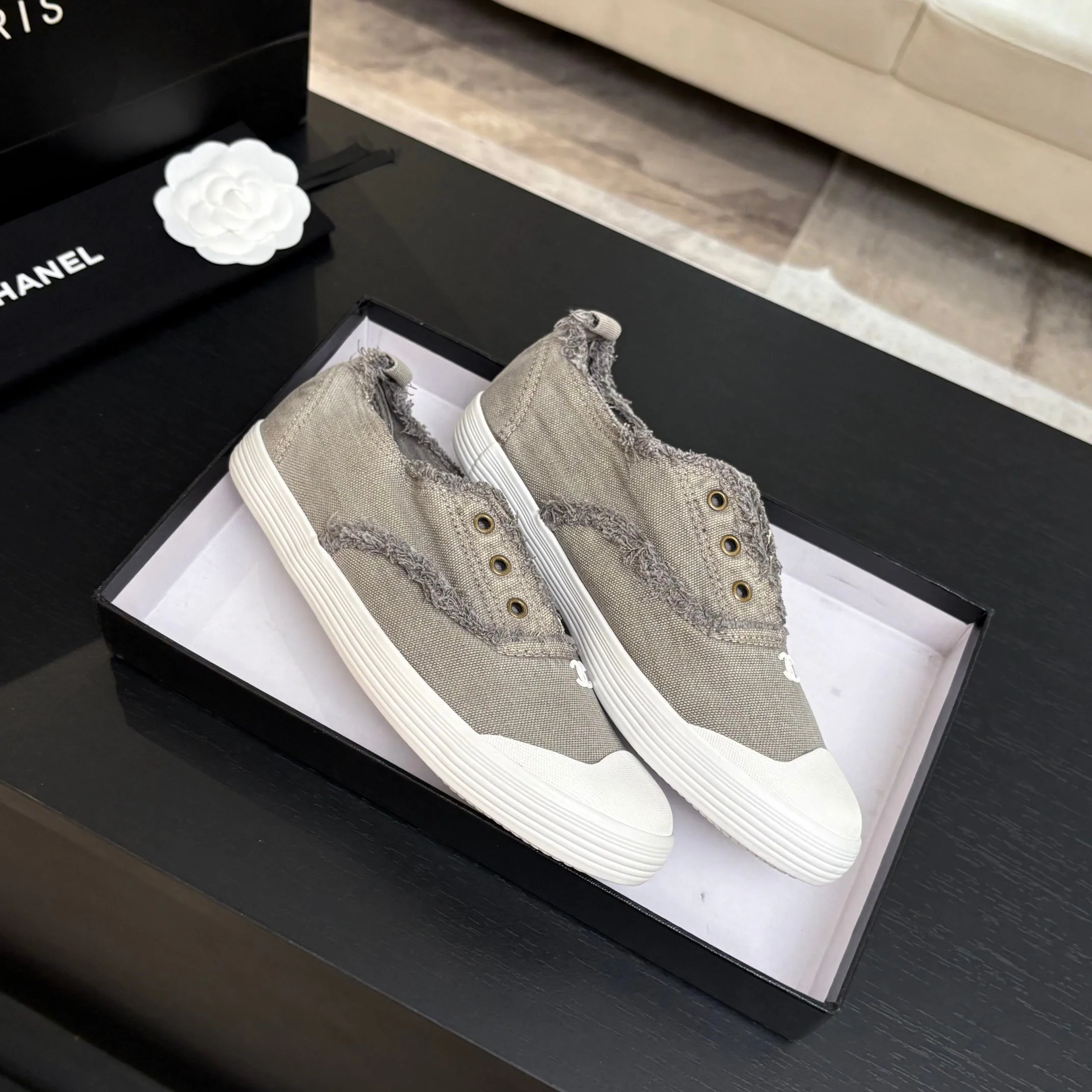 Women's Sneakers CHANEL 18062814