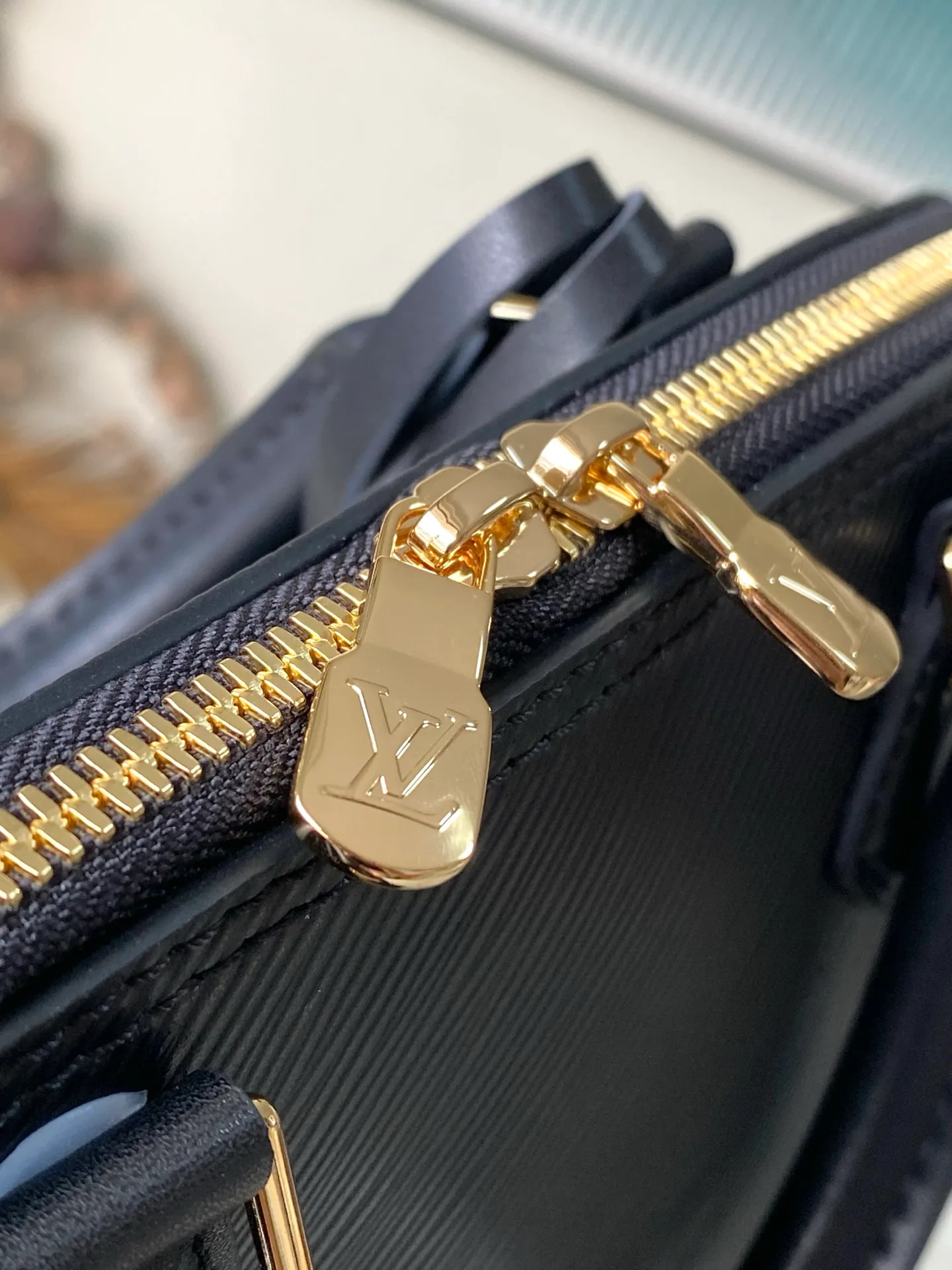 Women's Classic Handbags LOUIS VUITTON 18491320