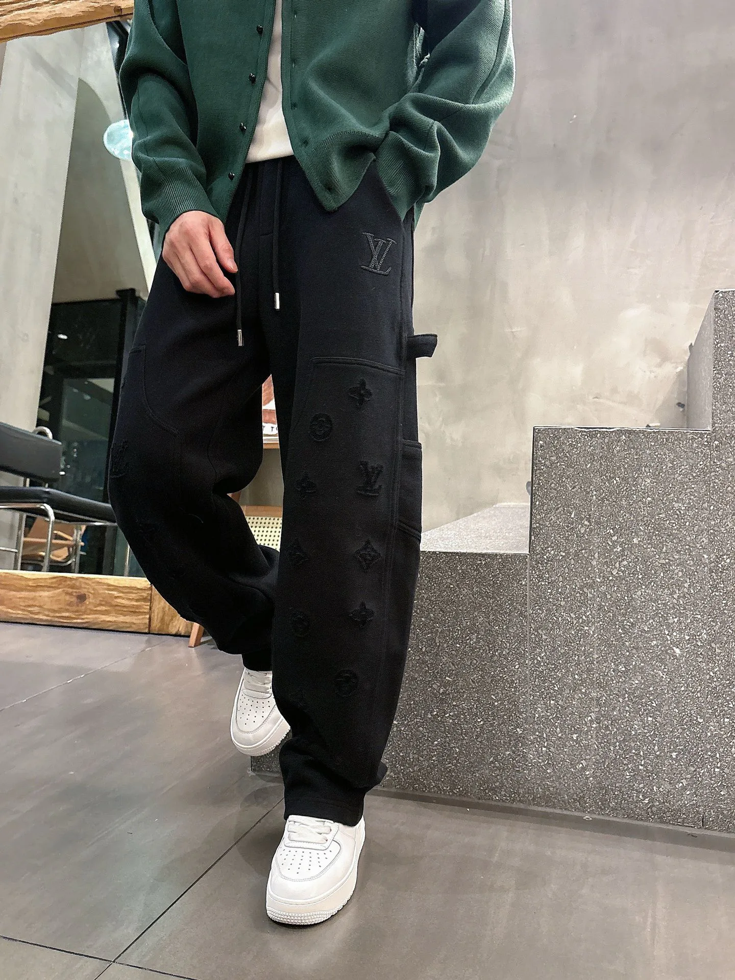 Брюки Мужские Louis Vuitton 18596866
