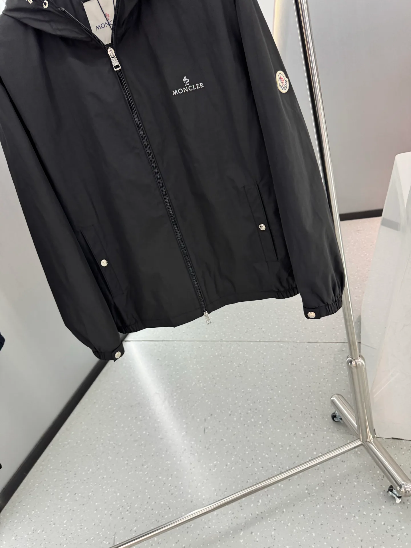 Men's Jackets And Down Jackets MONCLER 18510178