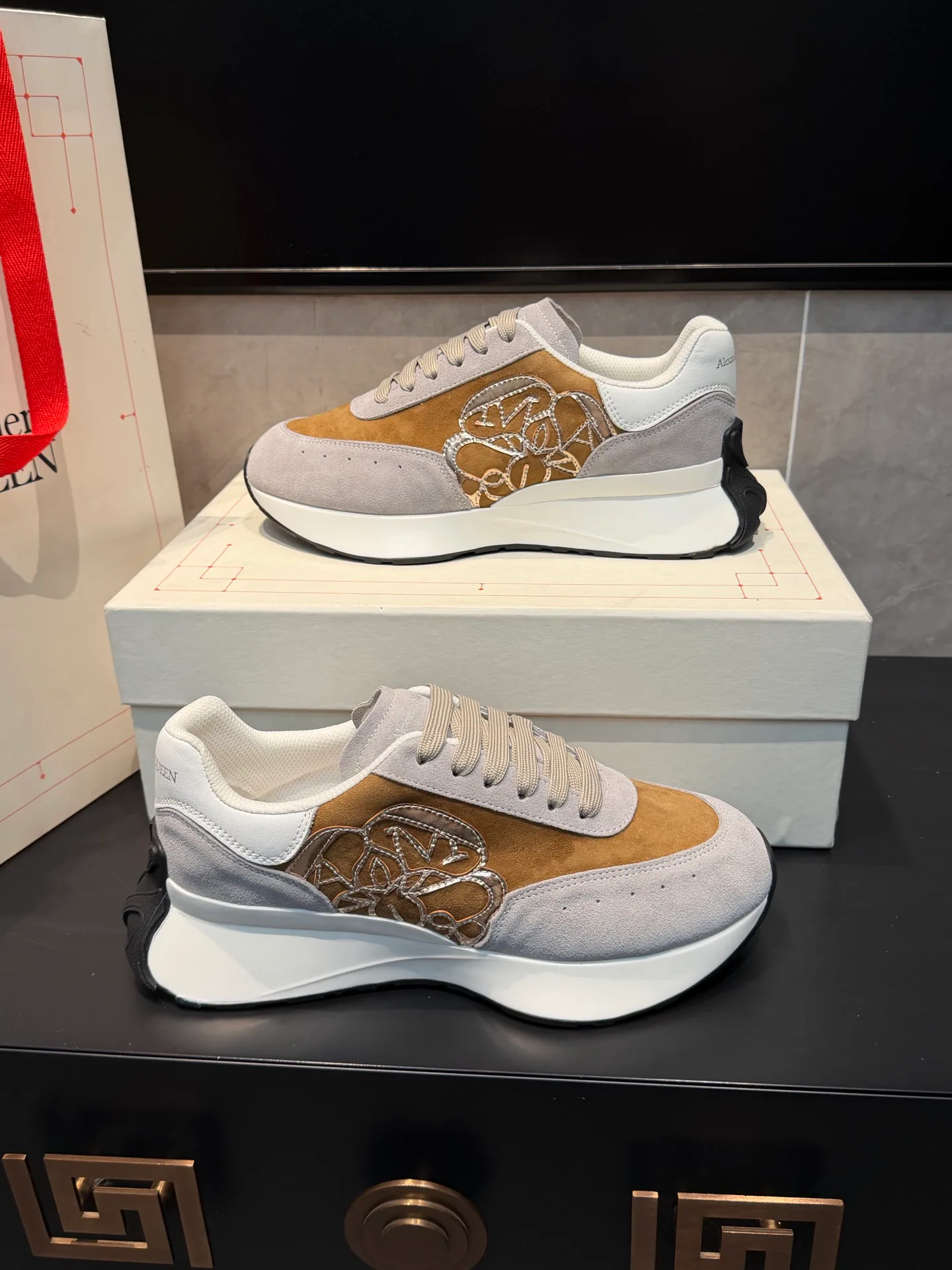 Women's Sneakers ALEXANDER MCQUEEN 18363886