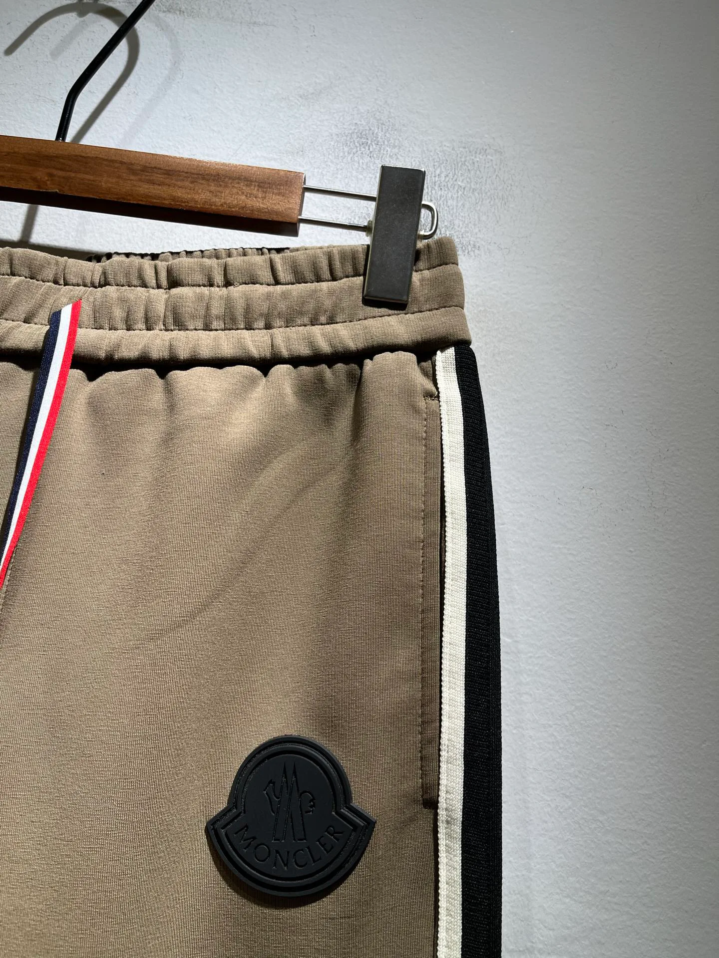 Men's Trousers MONCLER 18343127