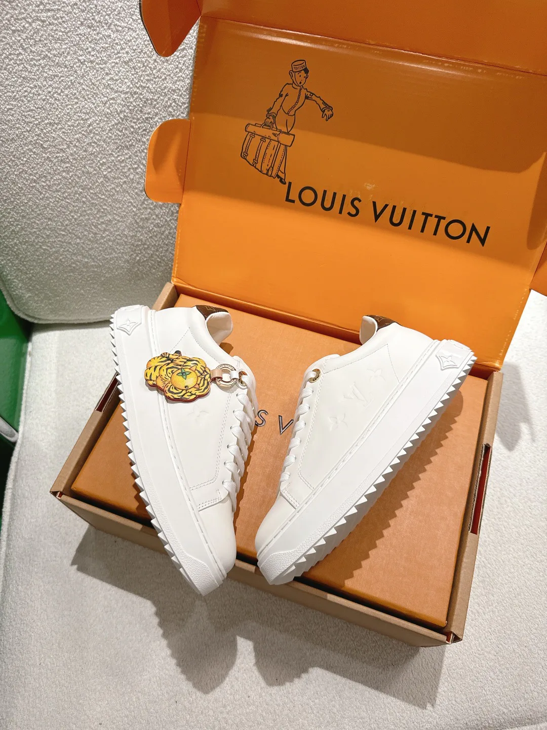 Кроссовки Женские Louis Vuitton 18677713