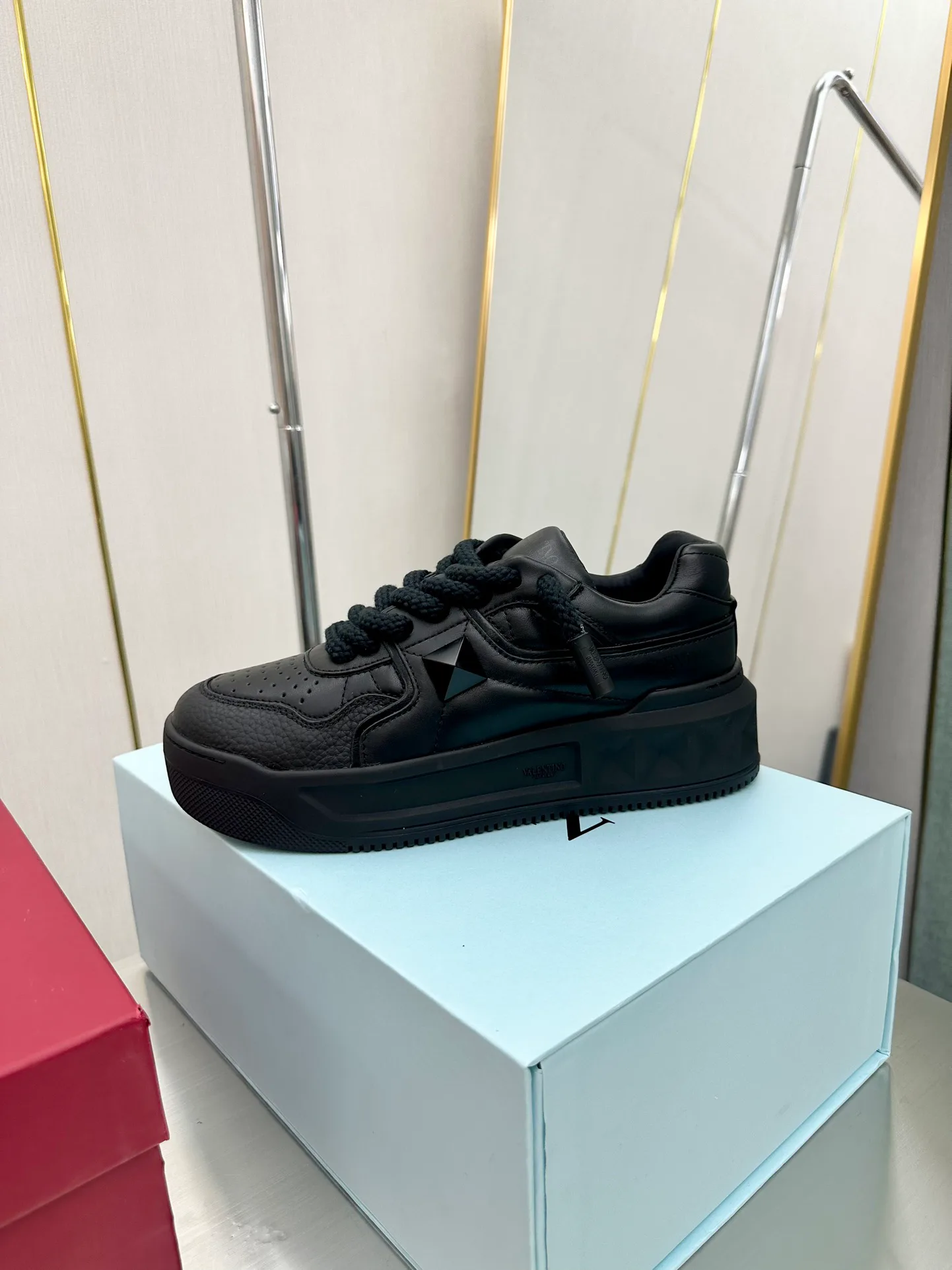 Women's Sneakers VALENTINO 17904333