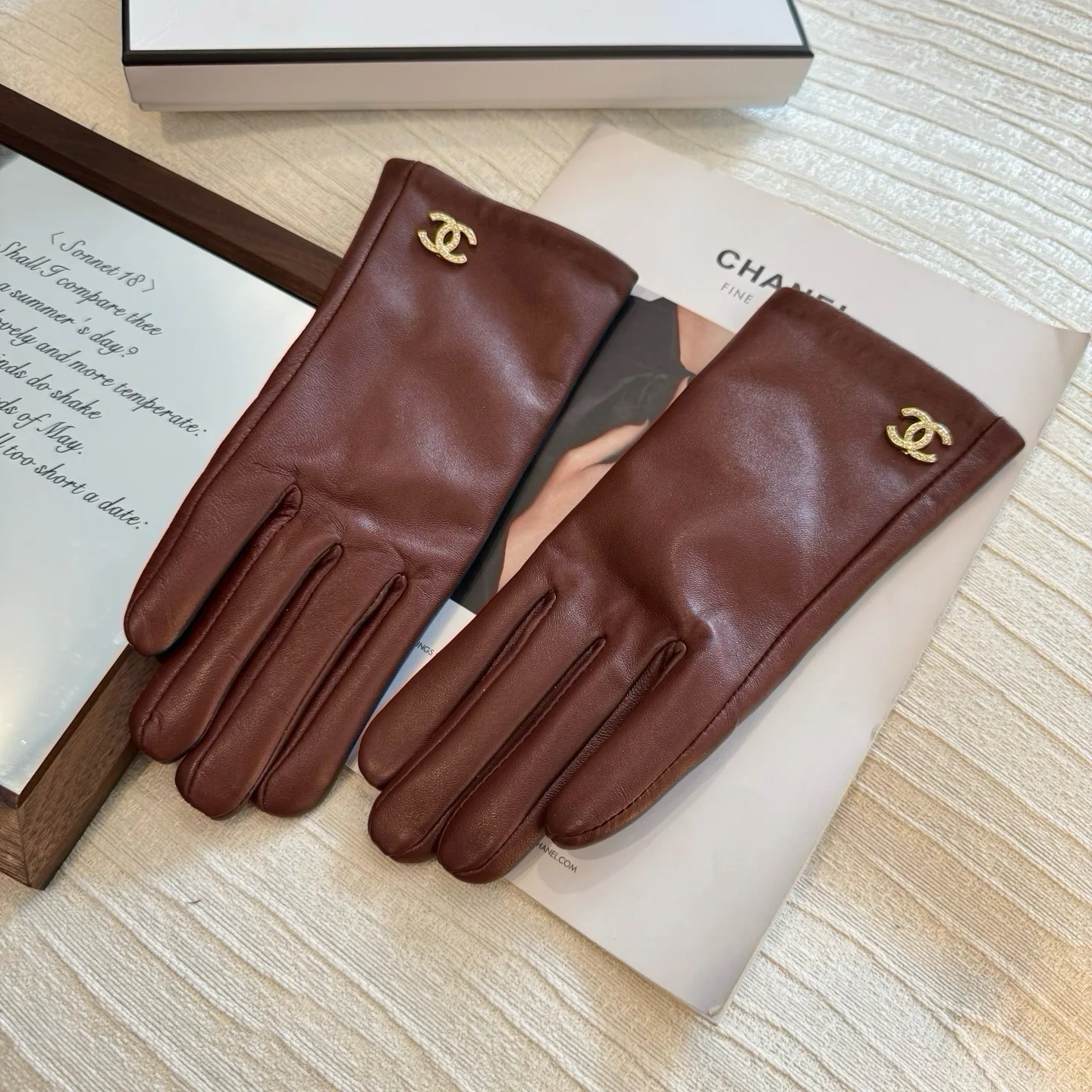 Gloves CHANEL 18003538