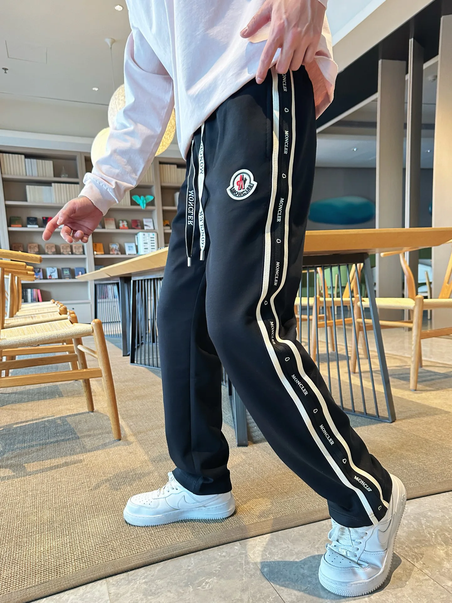 Men's Trousers MONCLER 18345735