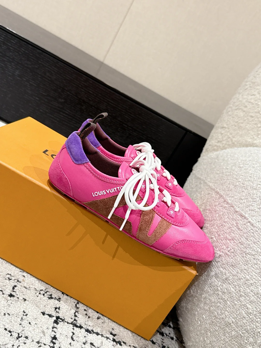 Women's Sneakers LOUIS VUITTON 18409742