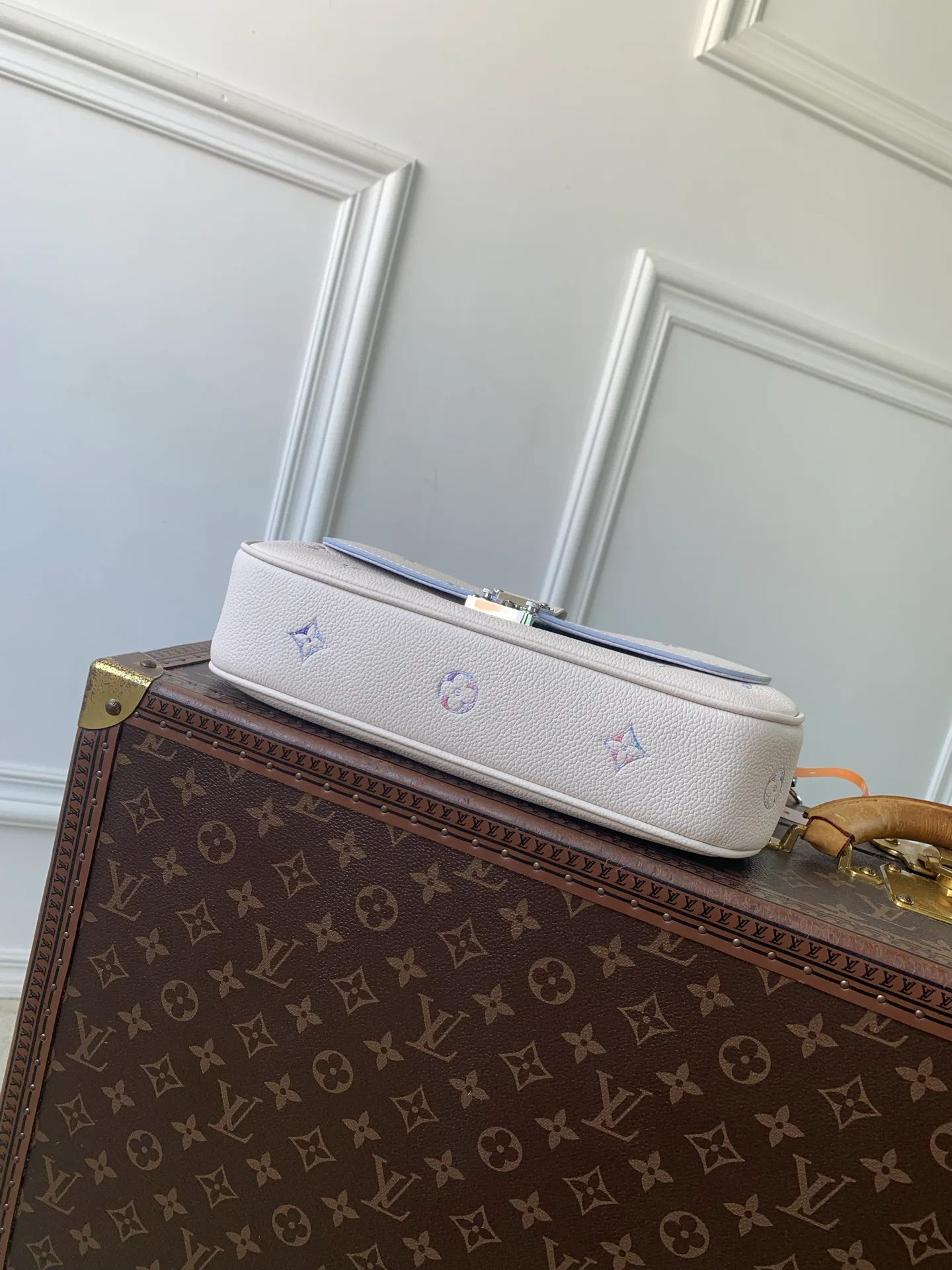 Women's Classic Handbags LOUIS VUITTON 18147480