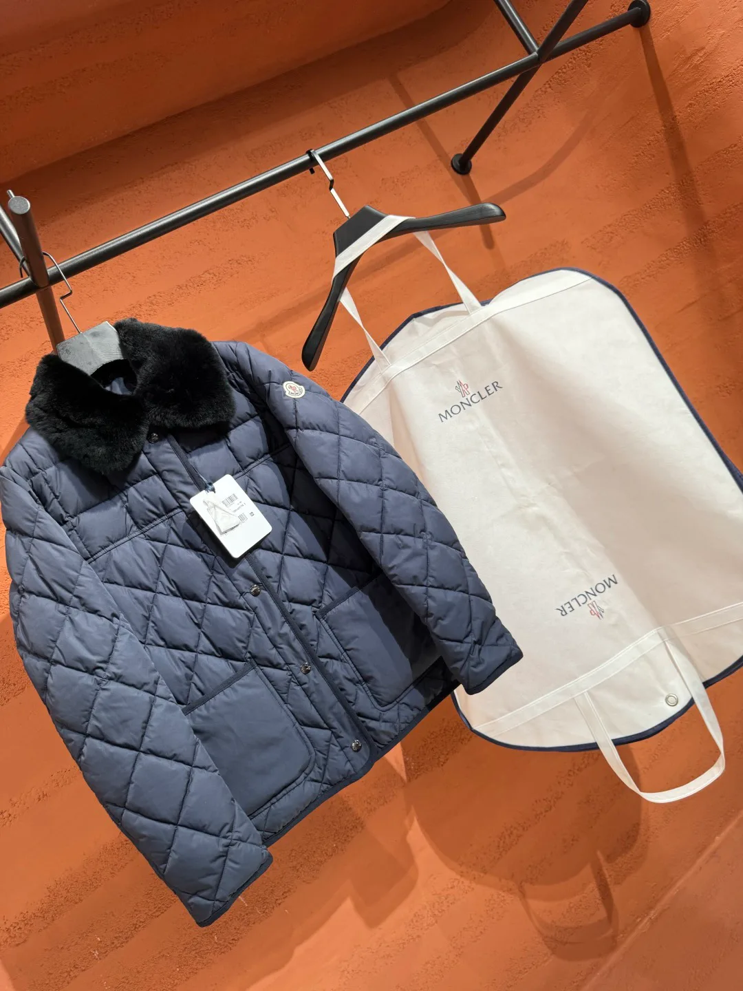 Women's Jackets And Down Jackets MONCLER 18387743