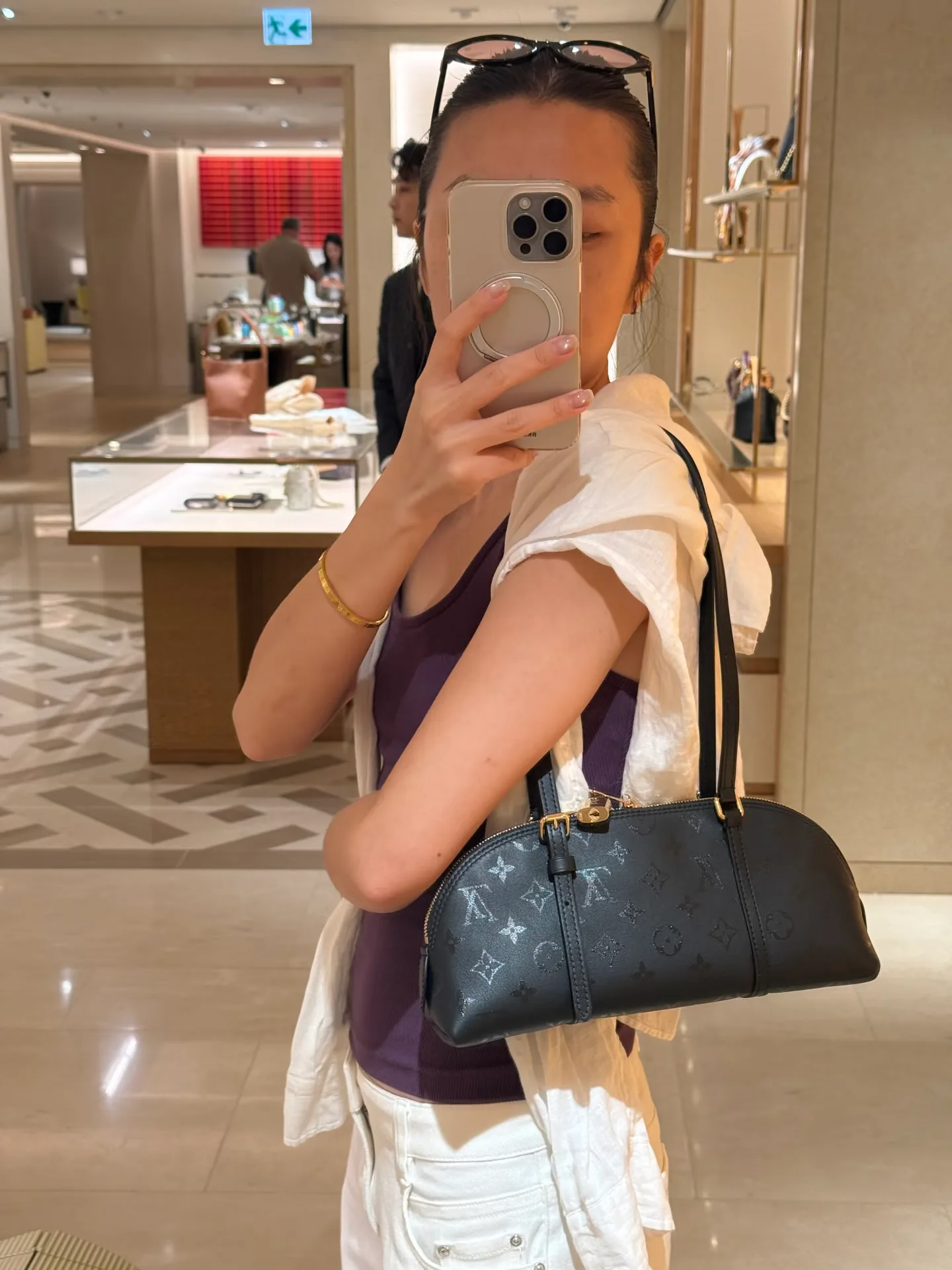 Women's Classic Handbags LOUIS VUITTON 17906953