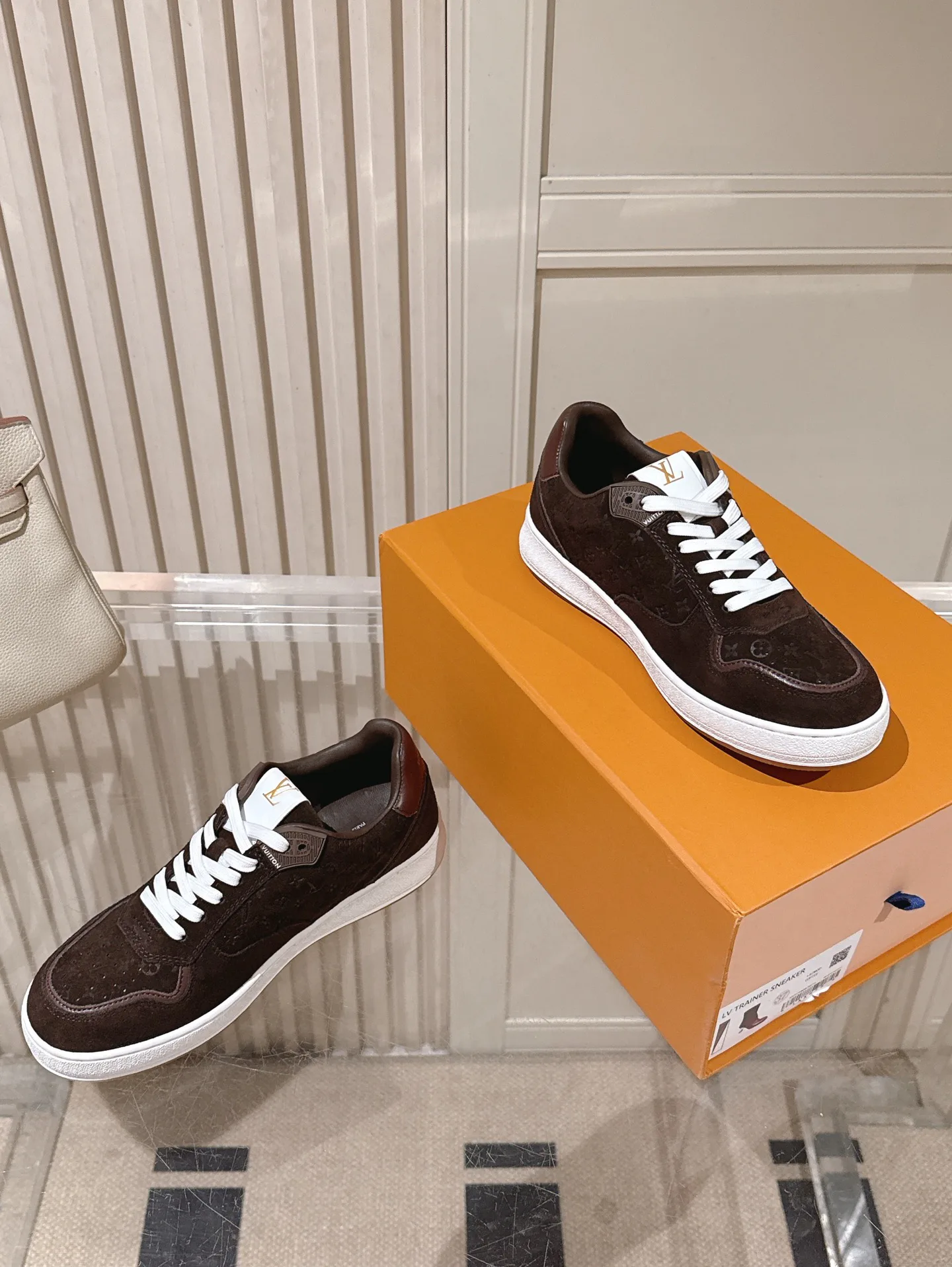 Women's Sneakers LOUIS VUITTON 18260223
