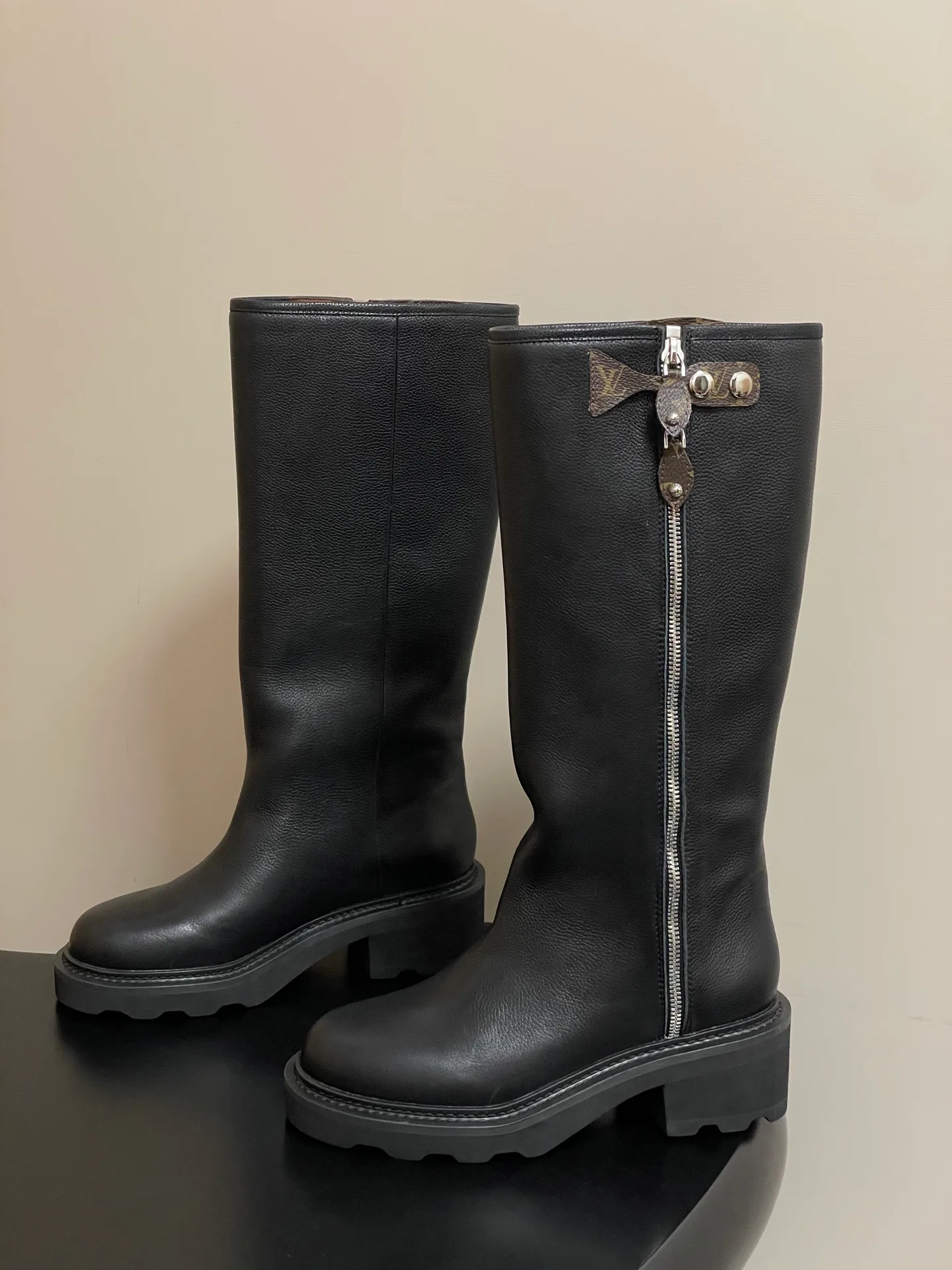 Women's Boots LOUIS VUITTON 18388126
