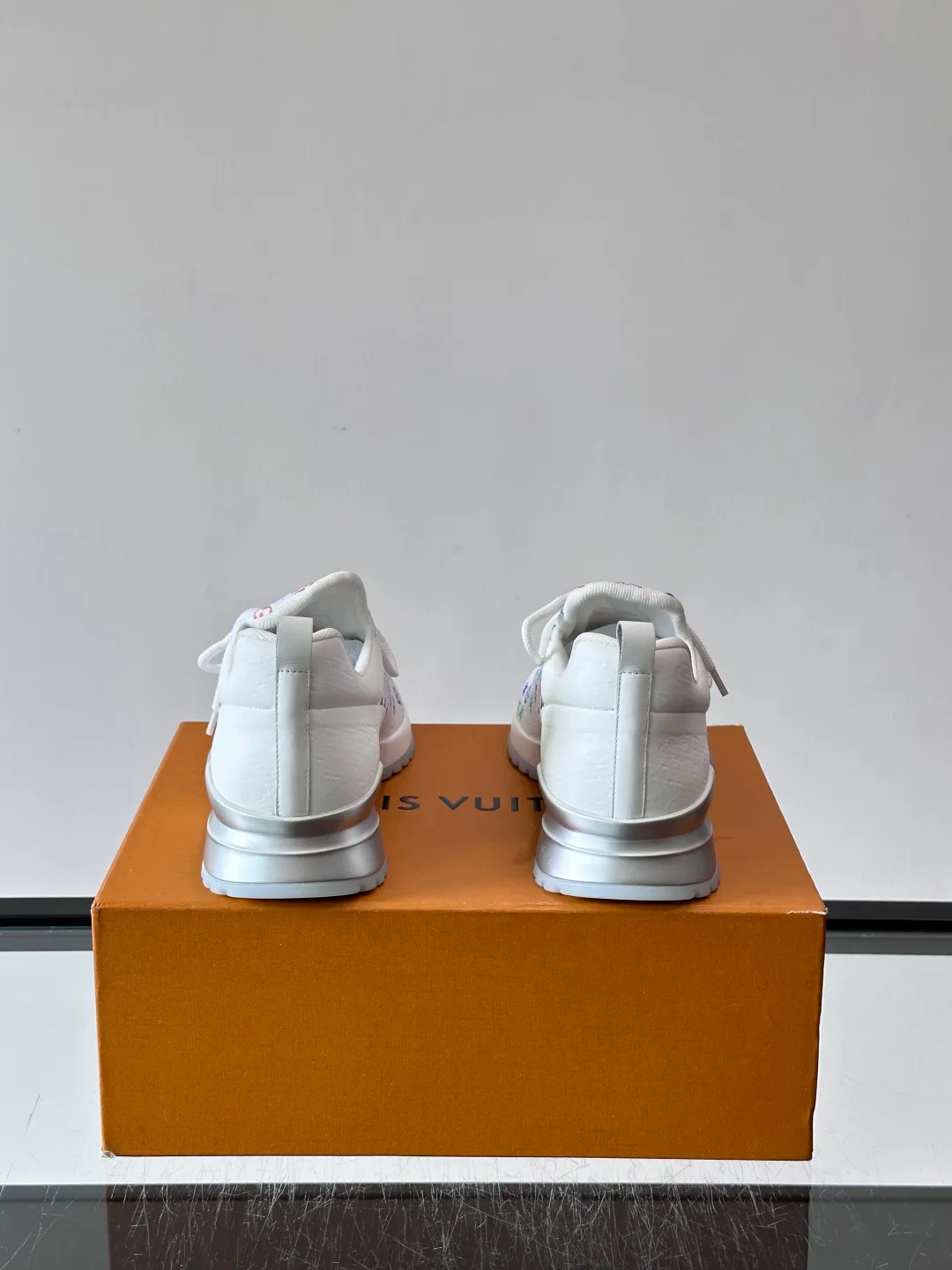 Men's Sneakers LOUIS VUITTON 17588576