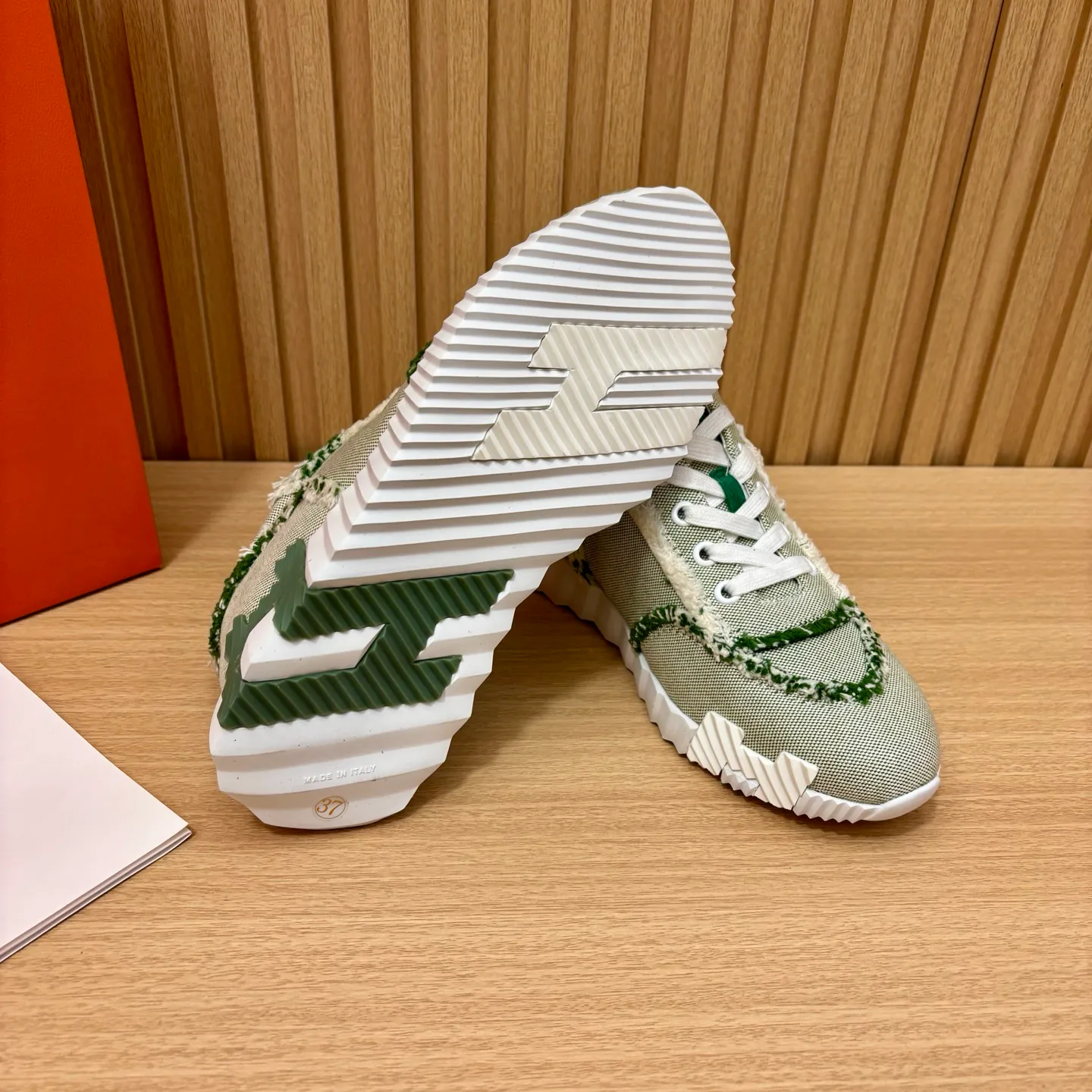 Women's Sneakers LOUIS VUITTON 18387023