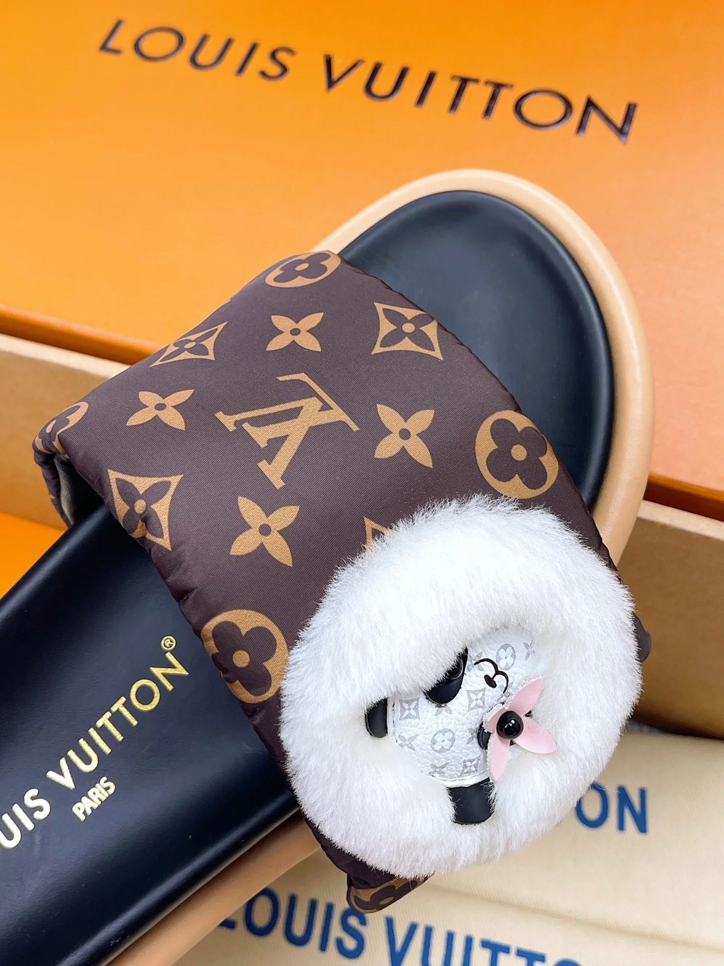 Women's Flip-Flops LOUIS VUITTON 18142868