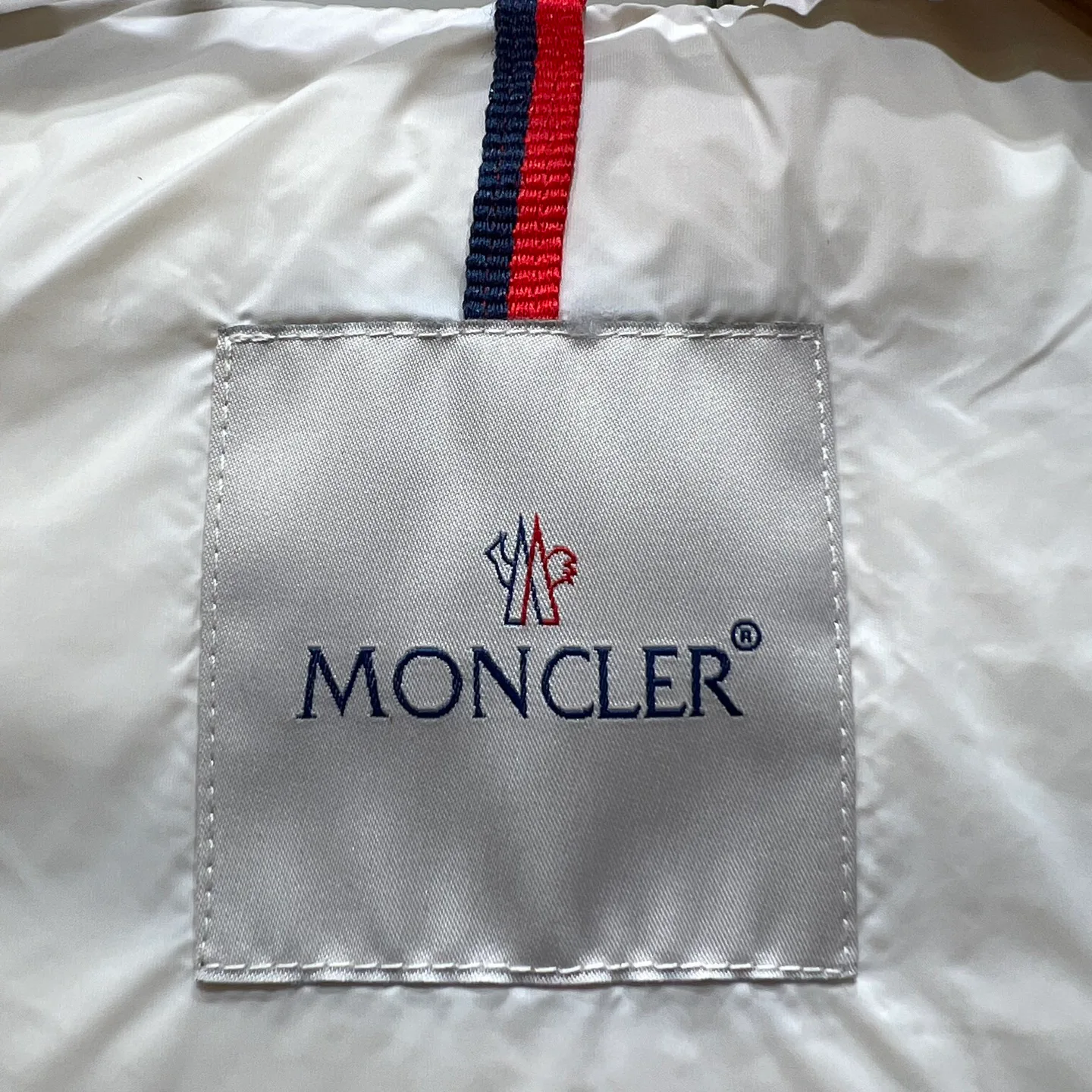 Women's Jackets And Down Jackets MONCLER 18336958