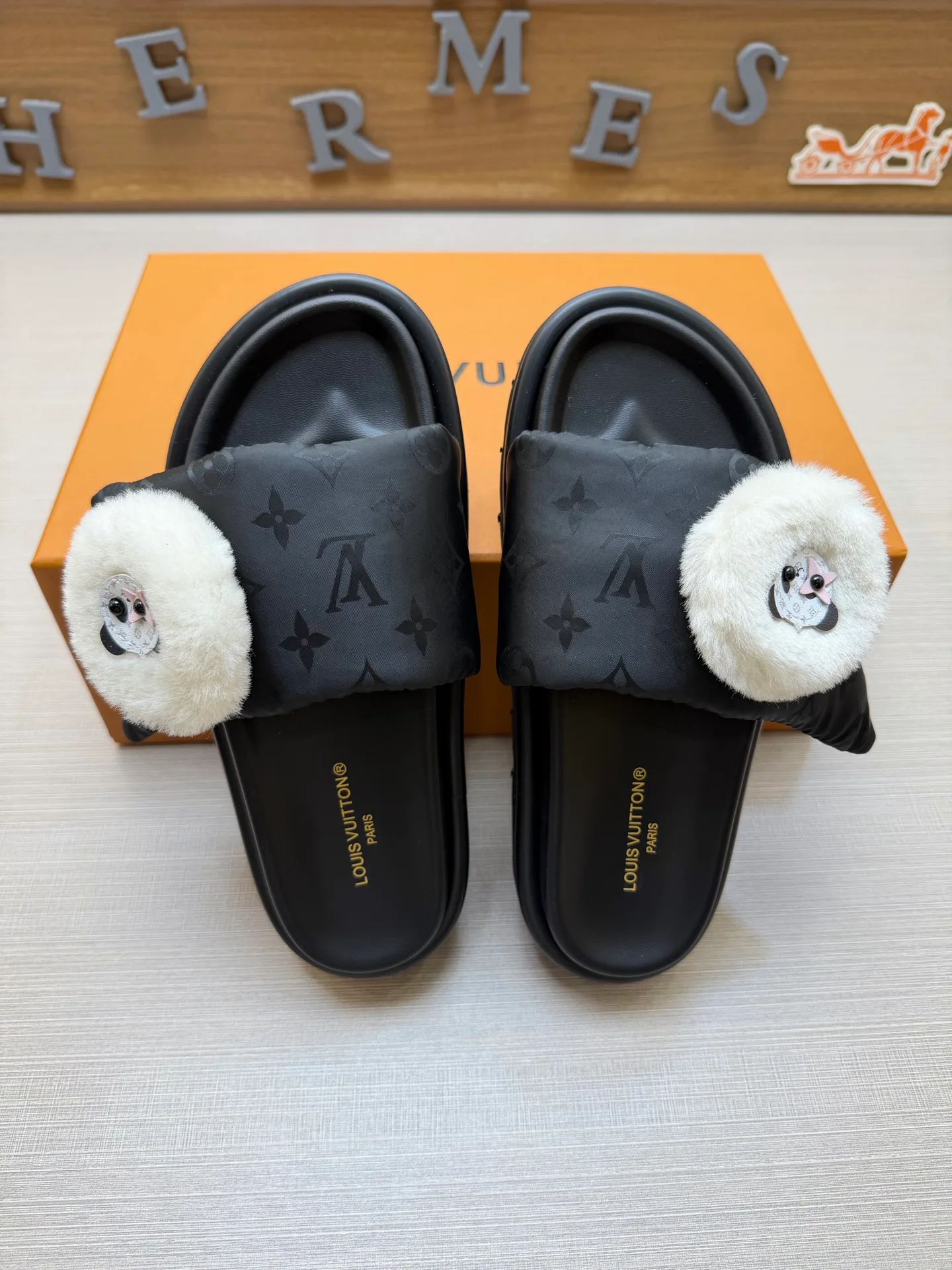 Women's Flip-Flops LOUIS VUITTON 18011819