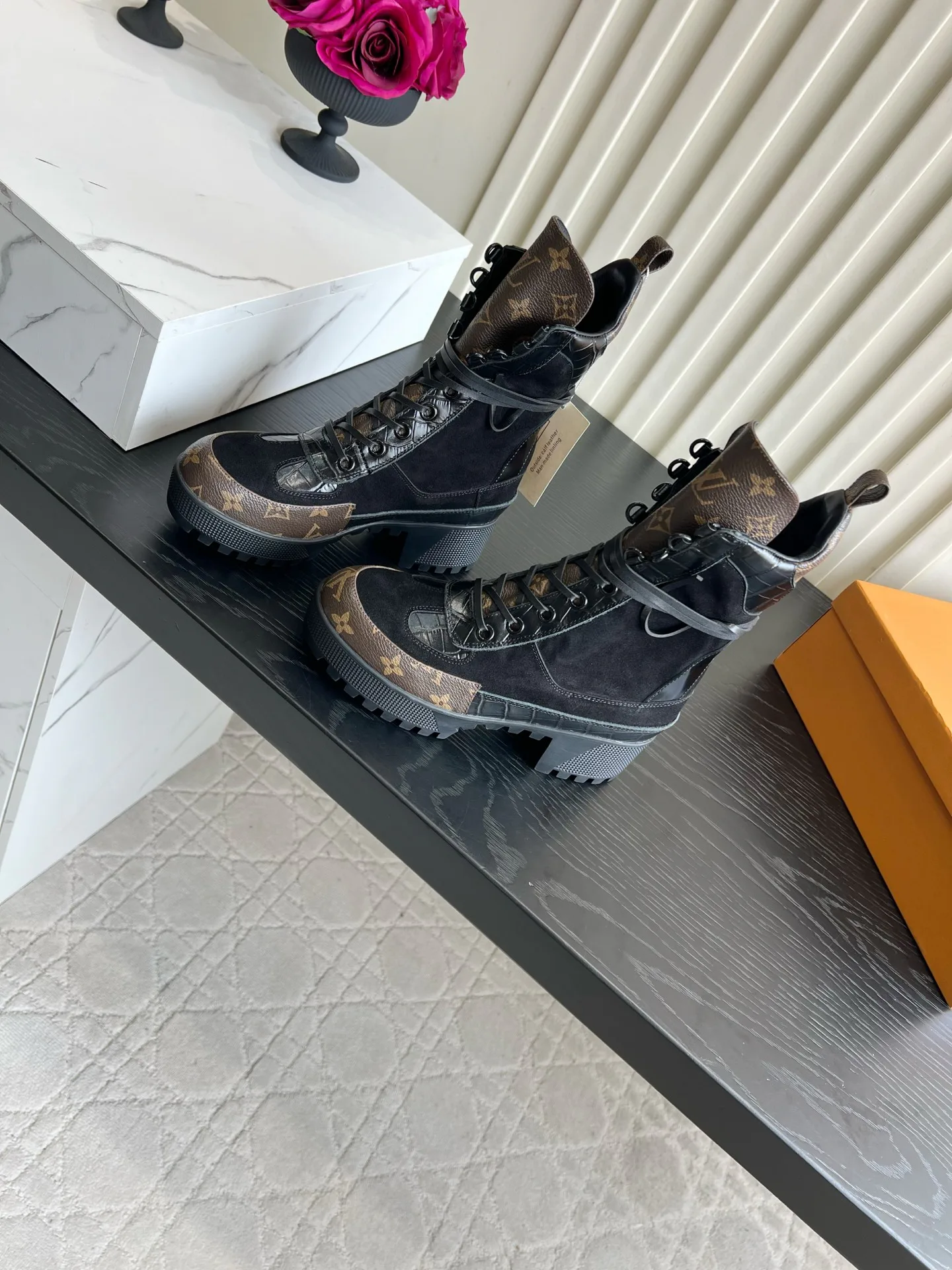 Women's Ankle Boots LOUIS VUITTON 18477685