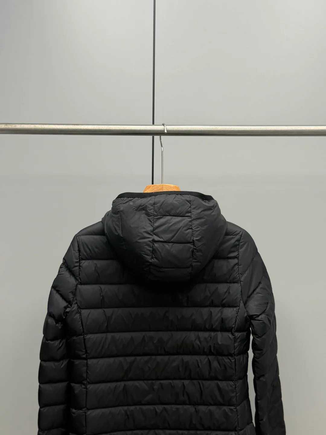 Women's Jackets And Down Jackets MONCLER 18134413