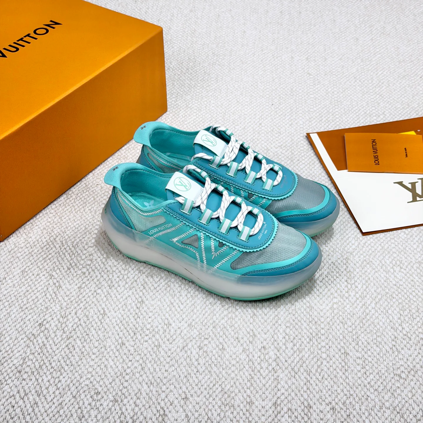 Women's Sneakers LOUIS VUITTON 18265145