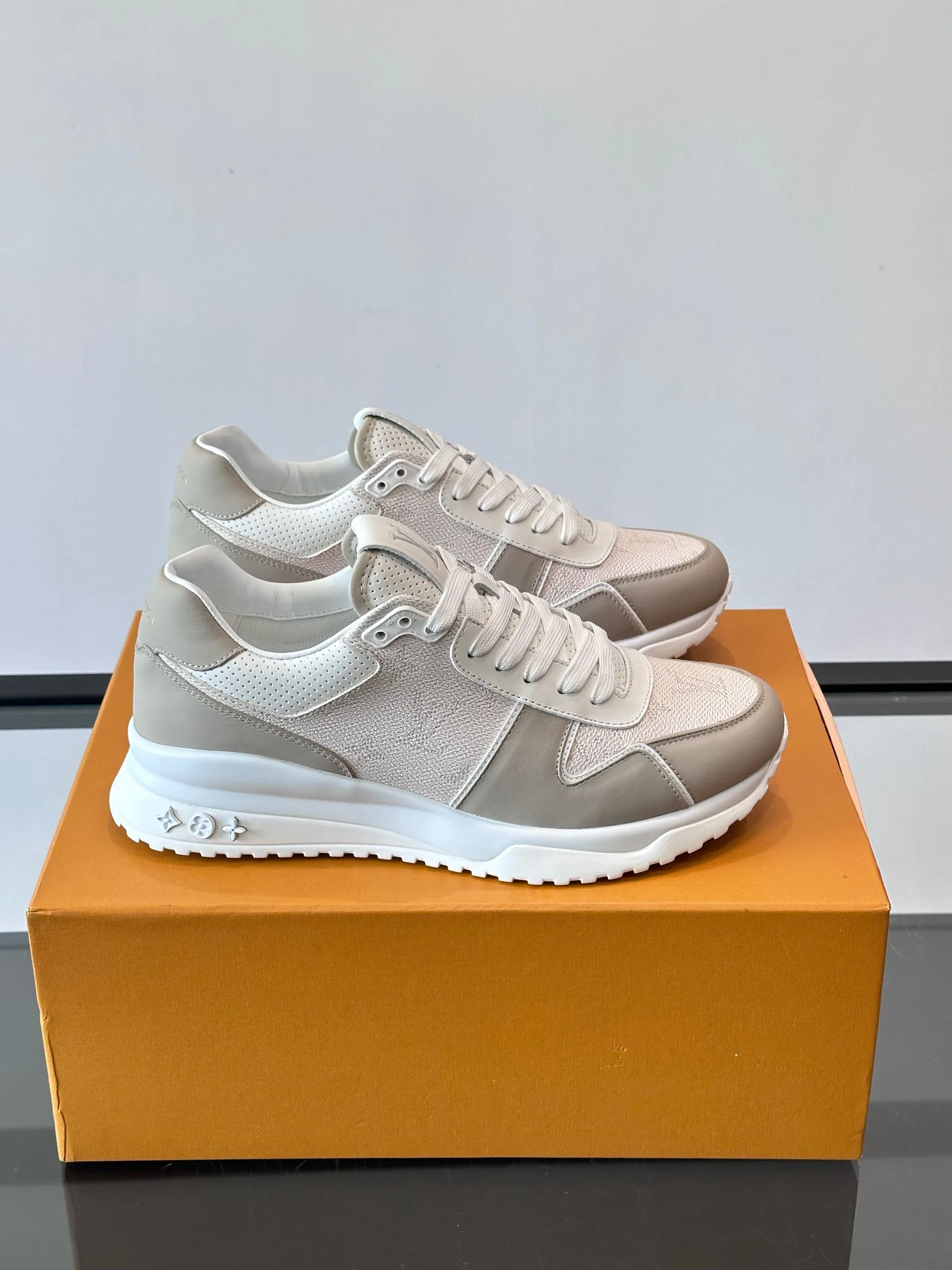 Men's Sneakers LOUIS VUITTON 17689405