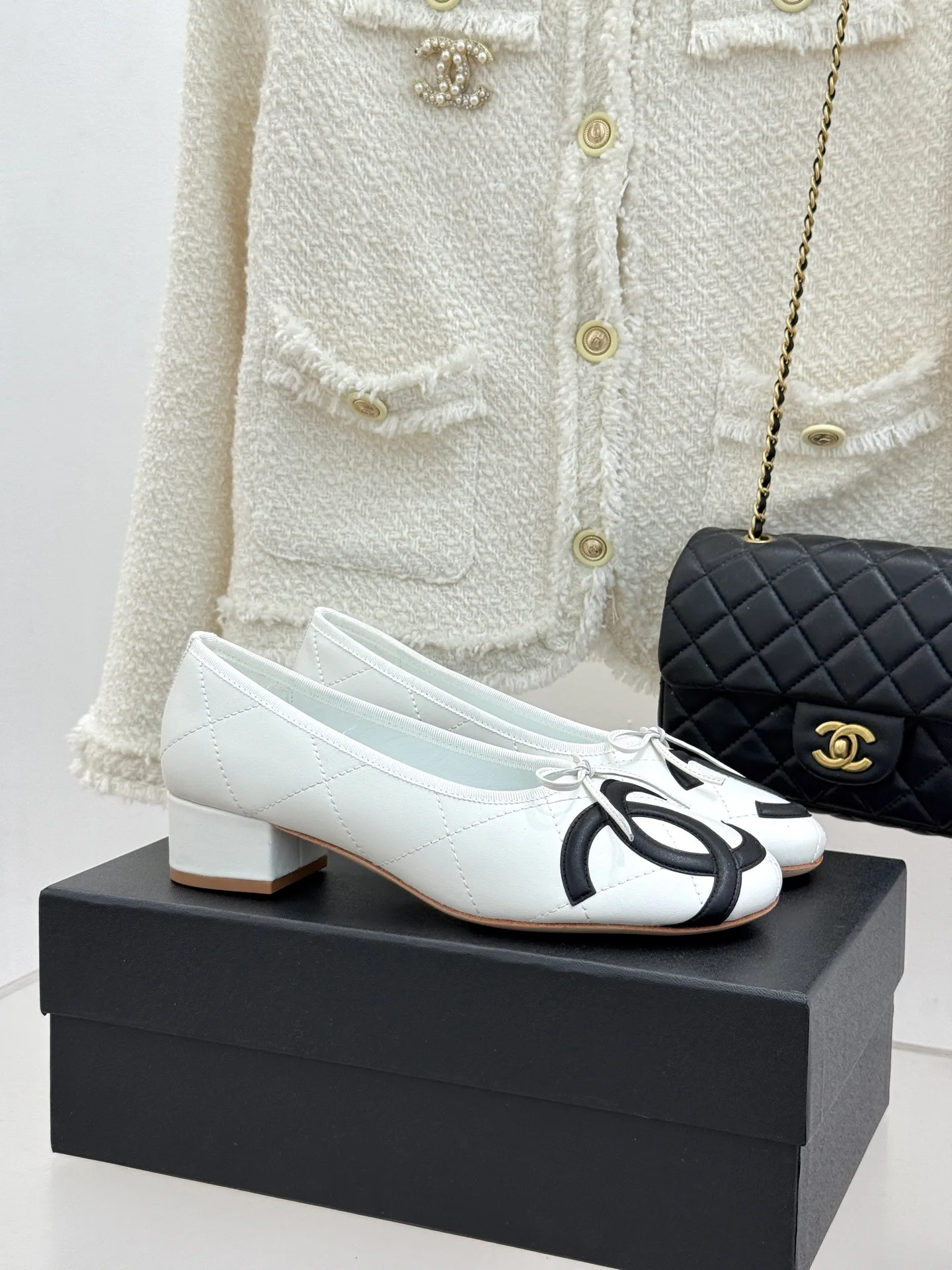 Women's Ballet Flats CHANEL 17303675