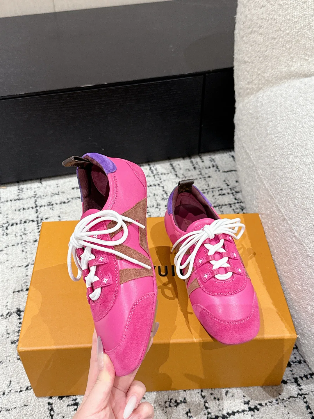Women's Sneakers LOUIS VUITTON 18409742