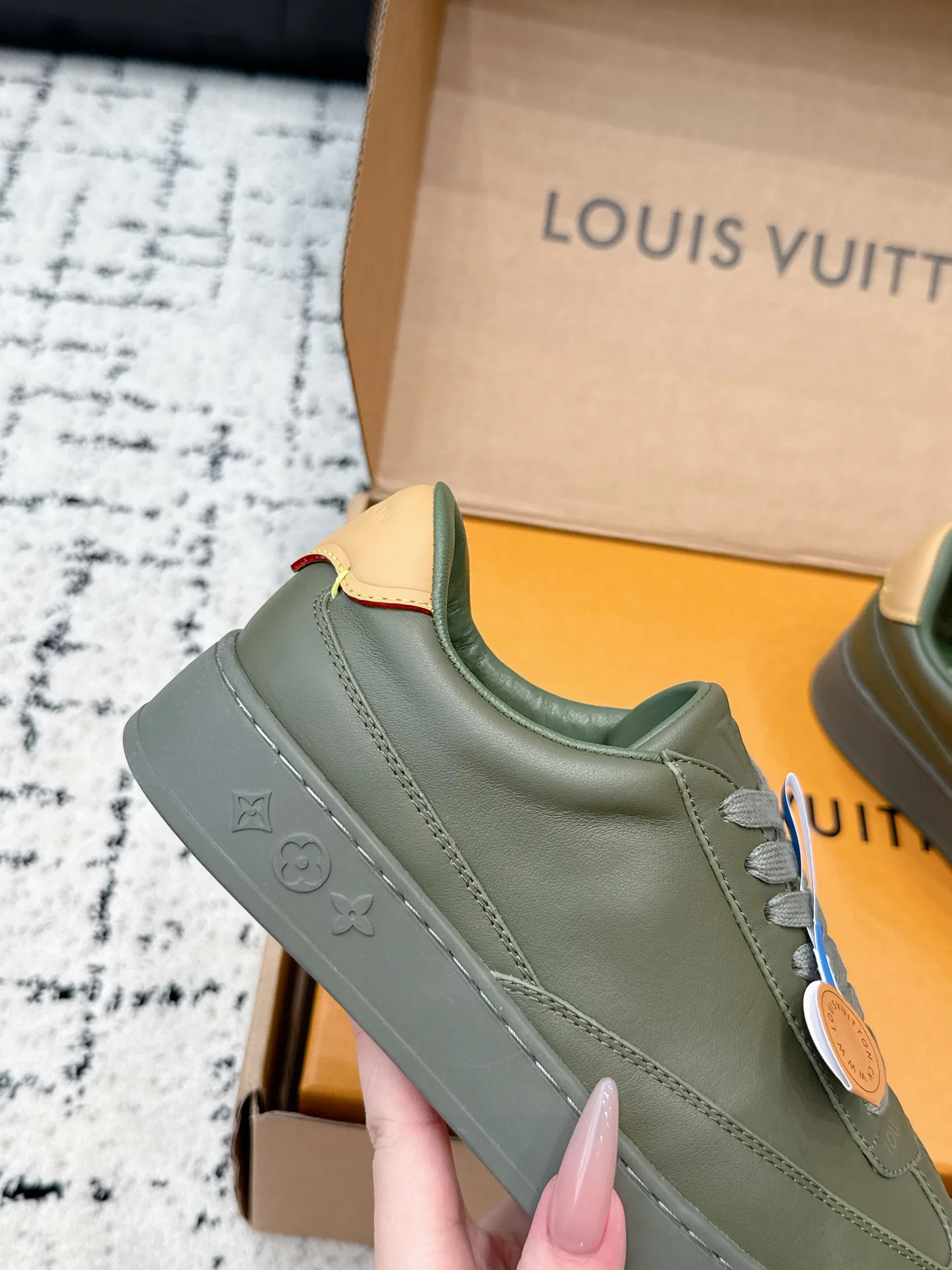 Women's Sneakers LOUIS VUITTON 17615668