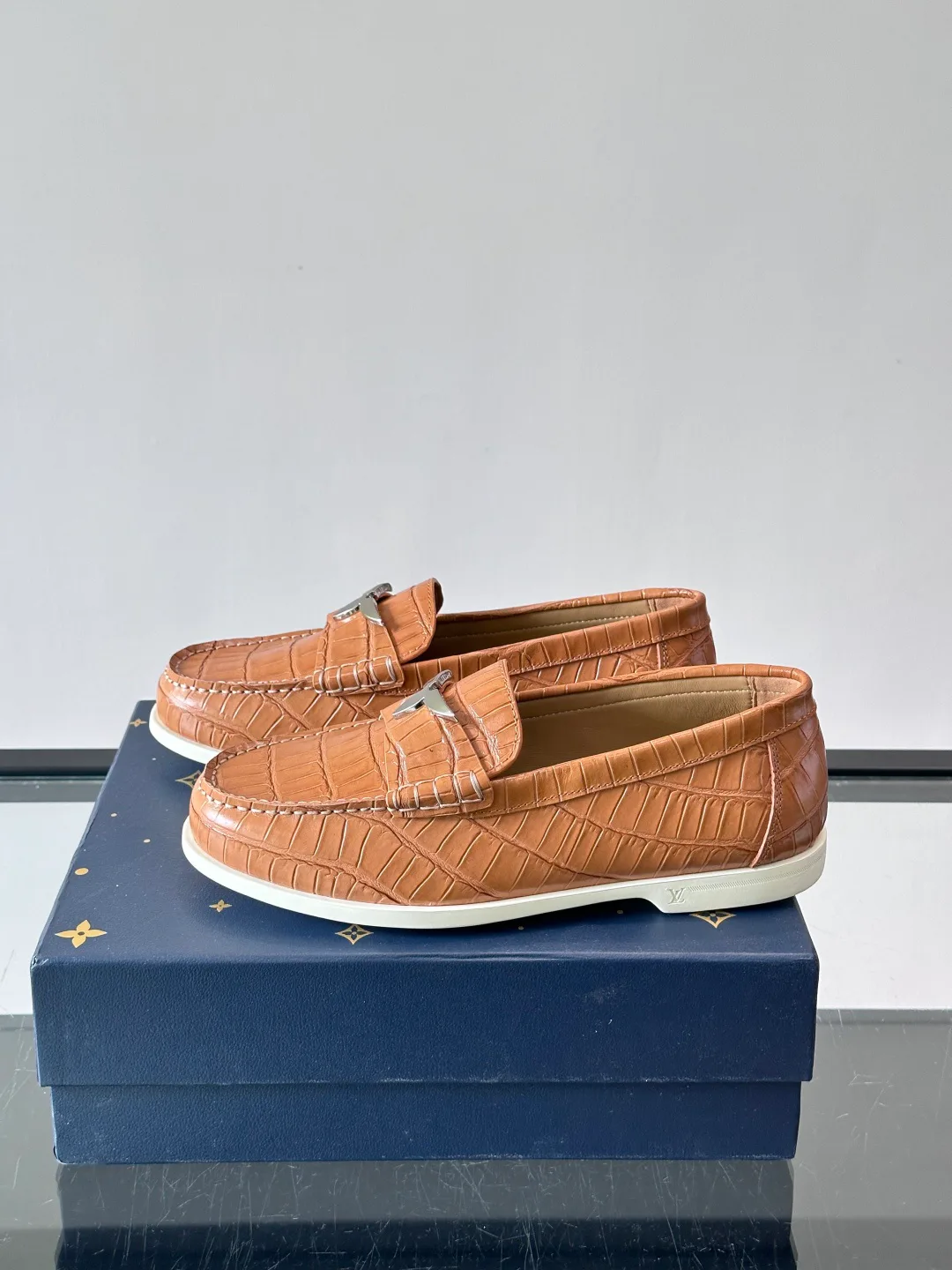Men's Loafers And Dress Shoes LOUIS VUITTON 18118560