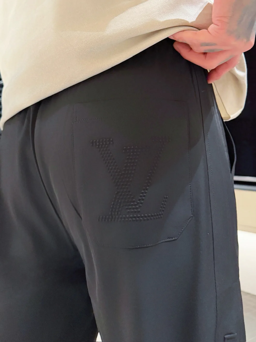 Men's Trousers LOUIS VUITTON 18499736