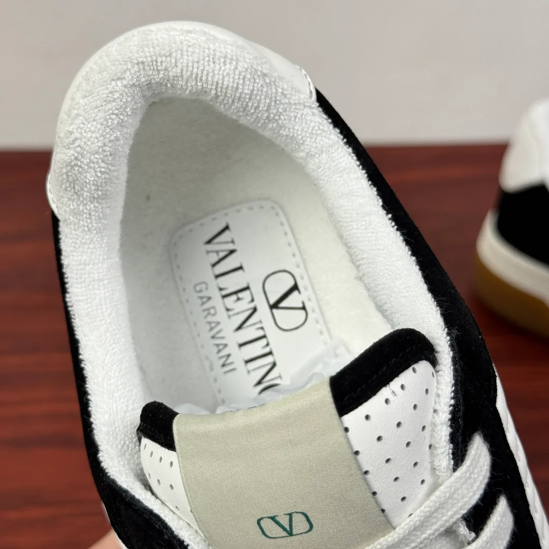 Men's Sneakers VALENTINO 18243516
