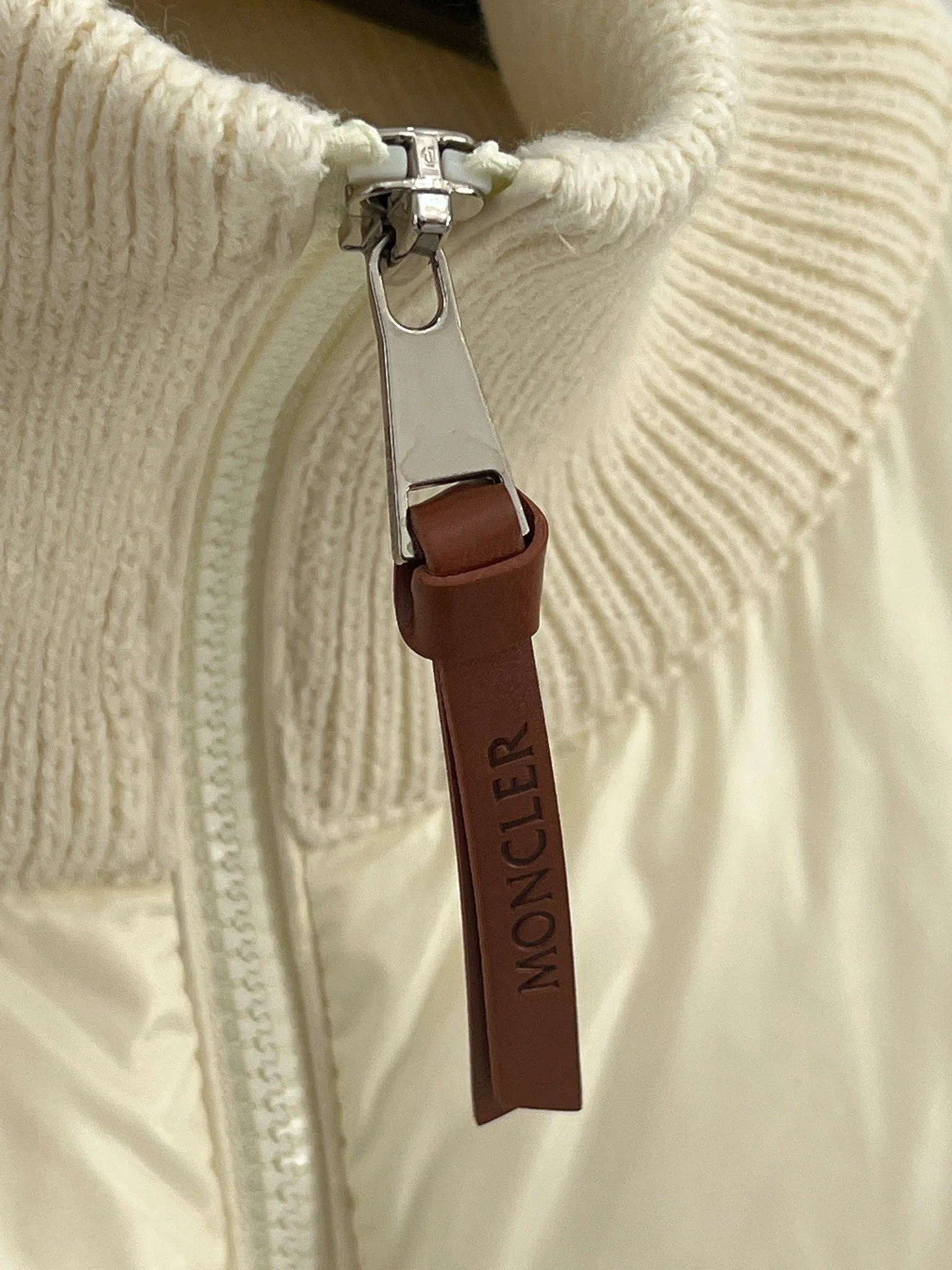 Women's Jackets And Down Jackets MONCLER 18415621