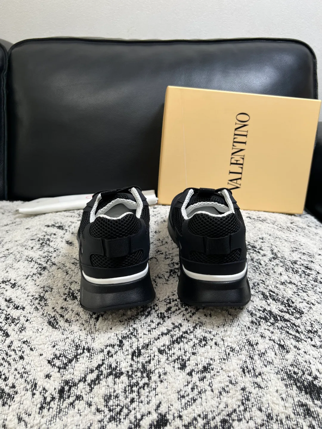 Men's Sneakers VALENTINO 17429899