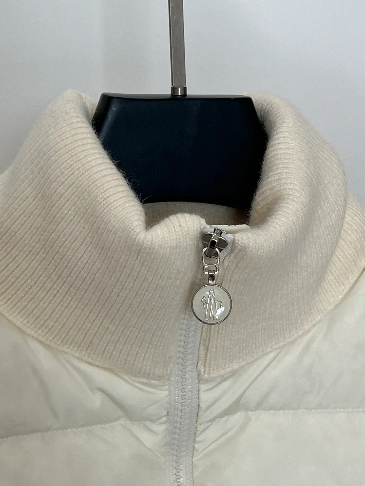 Women's Jackets And Down Jackets MONCLER 18416122