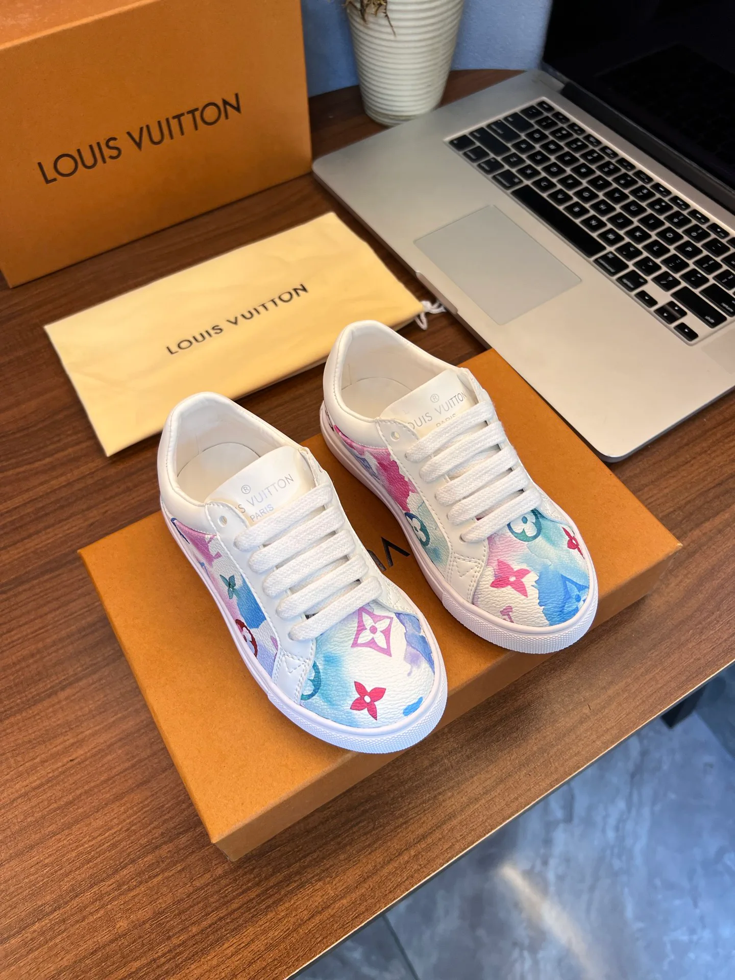 Women's Sneakers LOUIS VUITTON 18077544