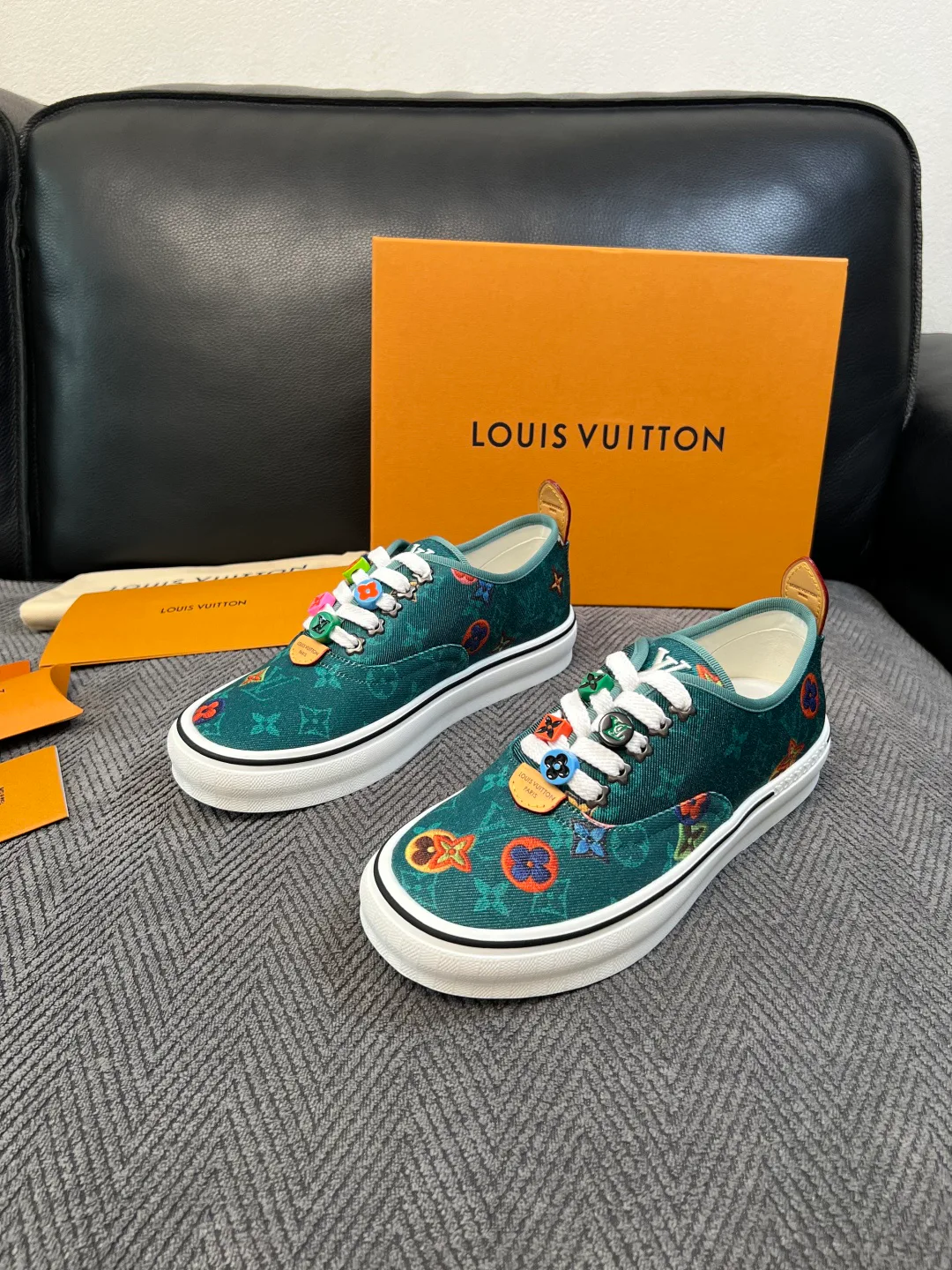 Men's Sneakers LOUIS VUITTON 18495407