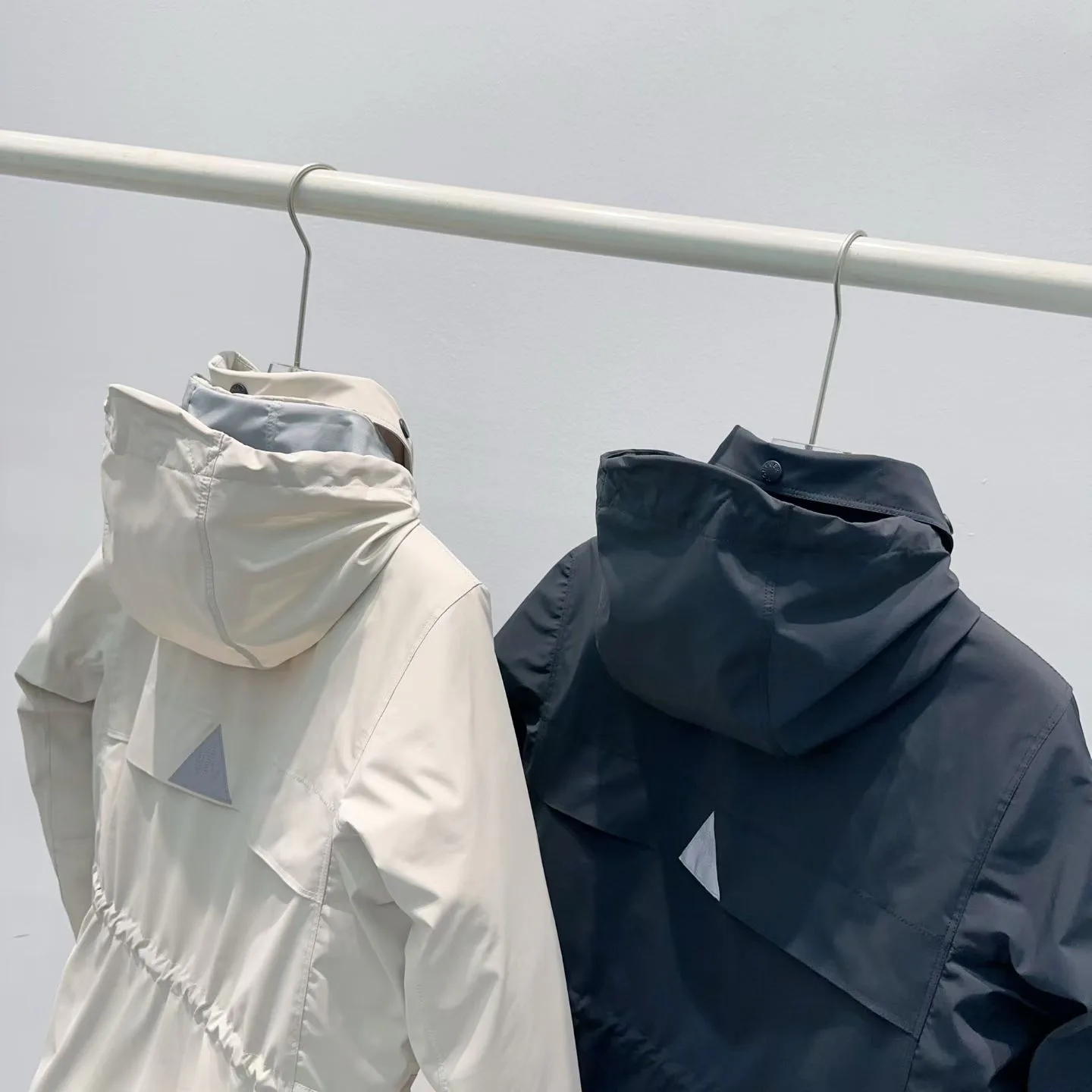 Women's Jackets And Down Jackets MONCLER 18374113