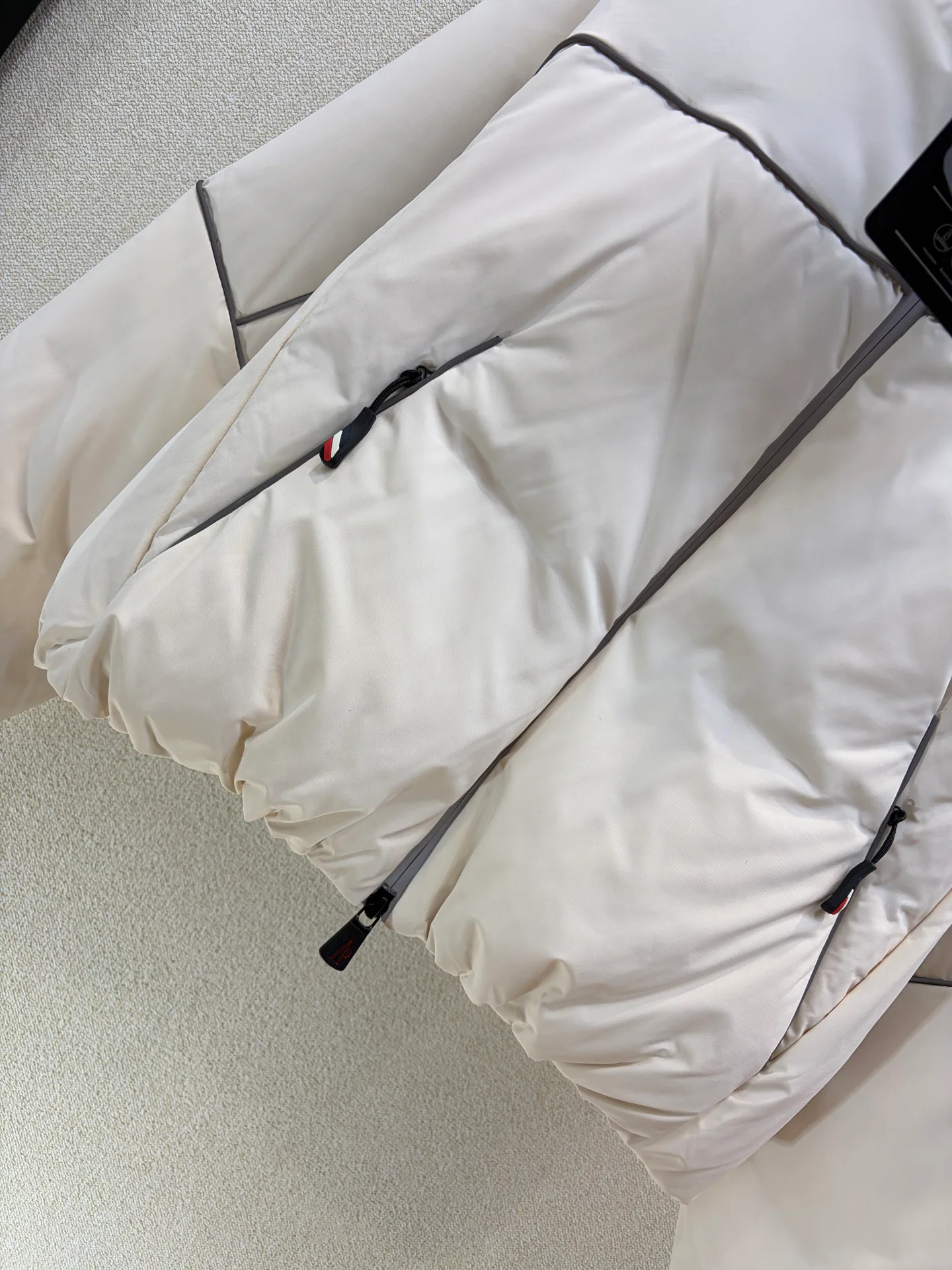 Women's Jackets And Down Jackets MONCLER 18252928