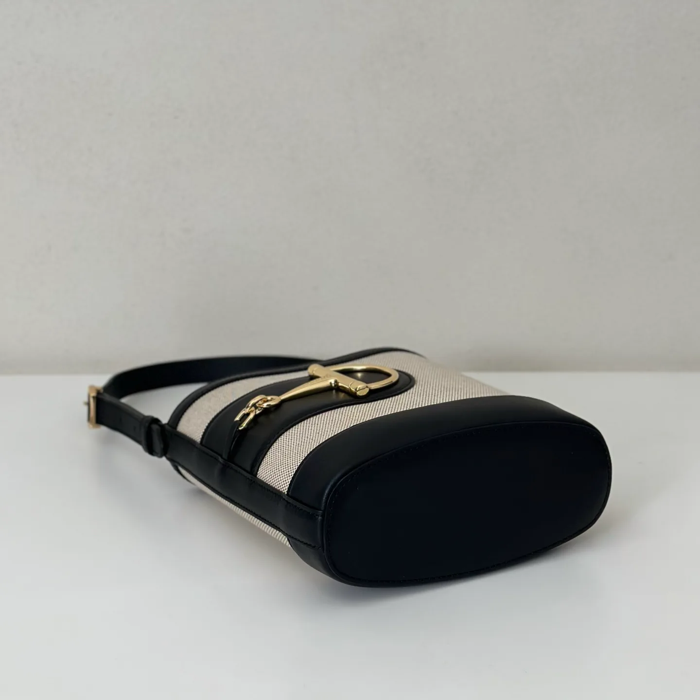 Women's Classic Handbags GUCCI 18310181