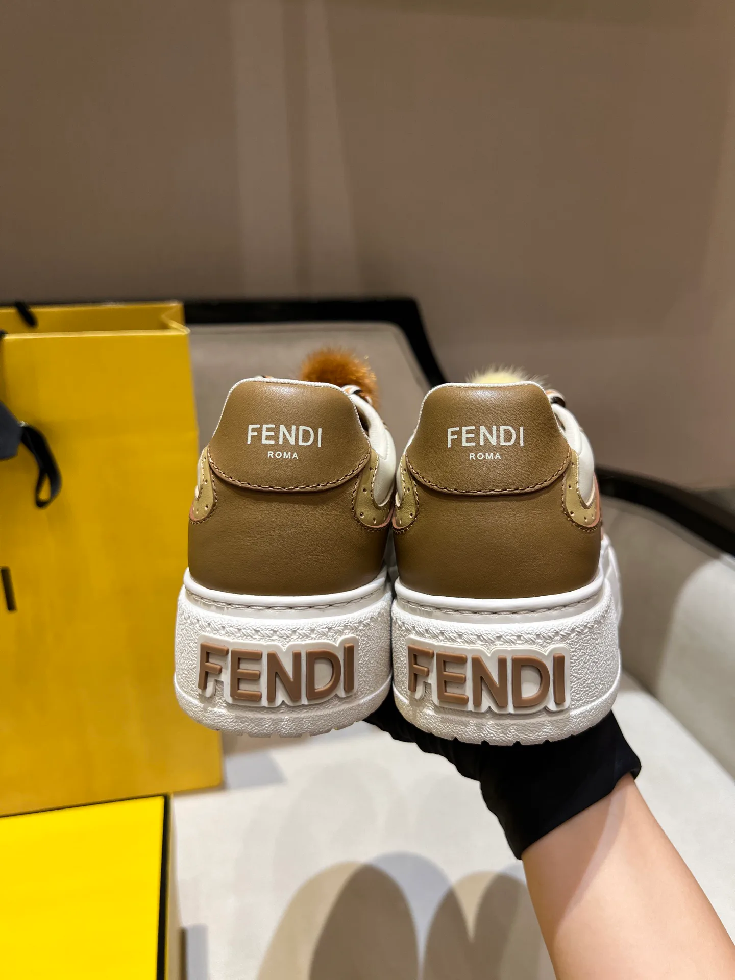 Women's Sneakers FENDI 18020656