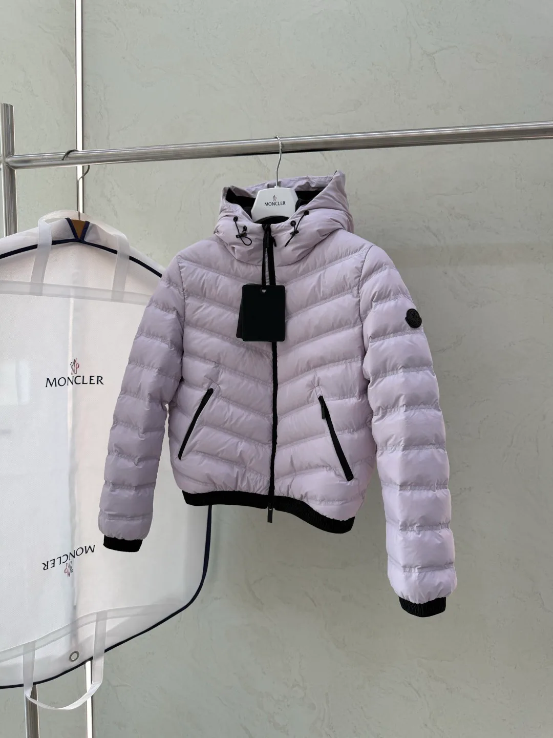 Women's Jackets And Down Jackets MONCLER 18052699