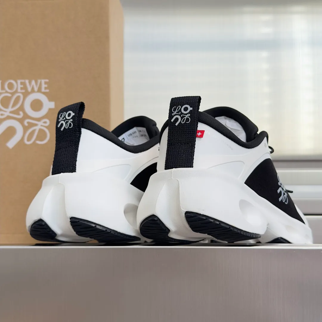 Women's Sneakers LOEWE 18339170