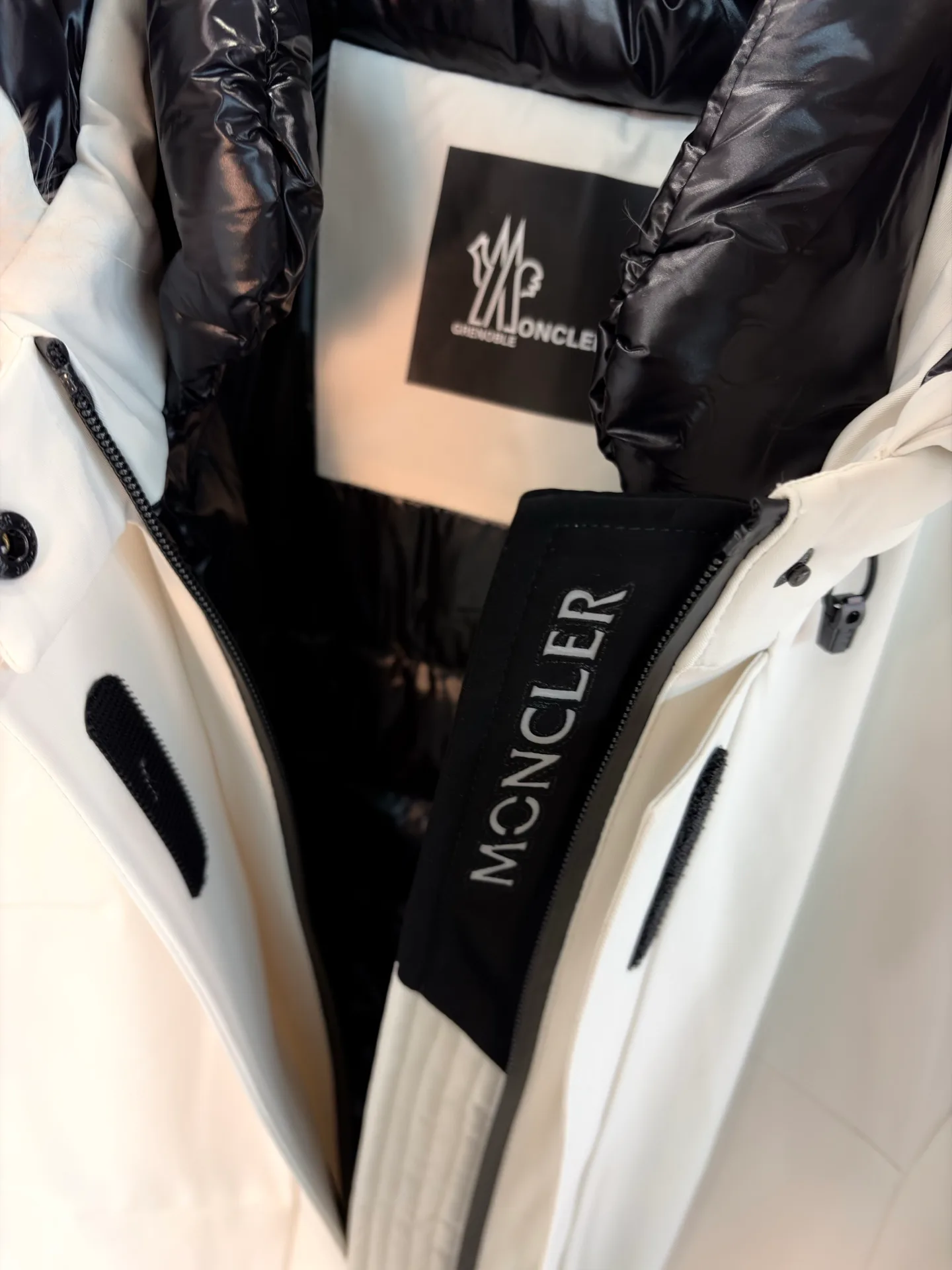 Women's Jackets And Down Jackets MONCLER 18188680