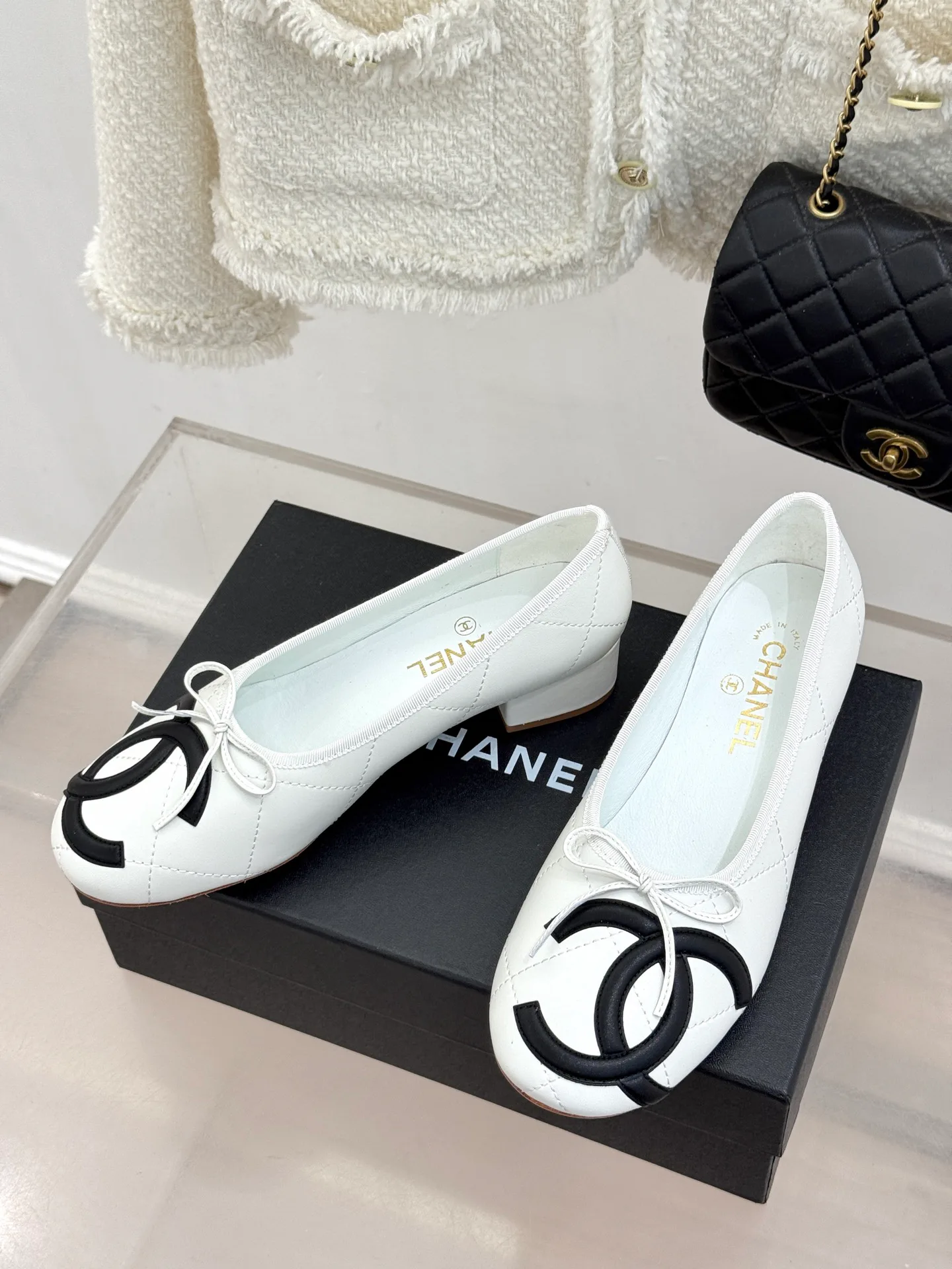 Women's Ballet Flats CHANEL 17303675