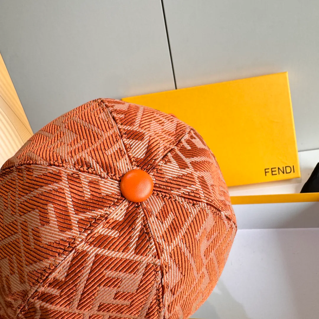 Hats FENDI 18347034